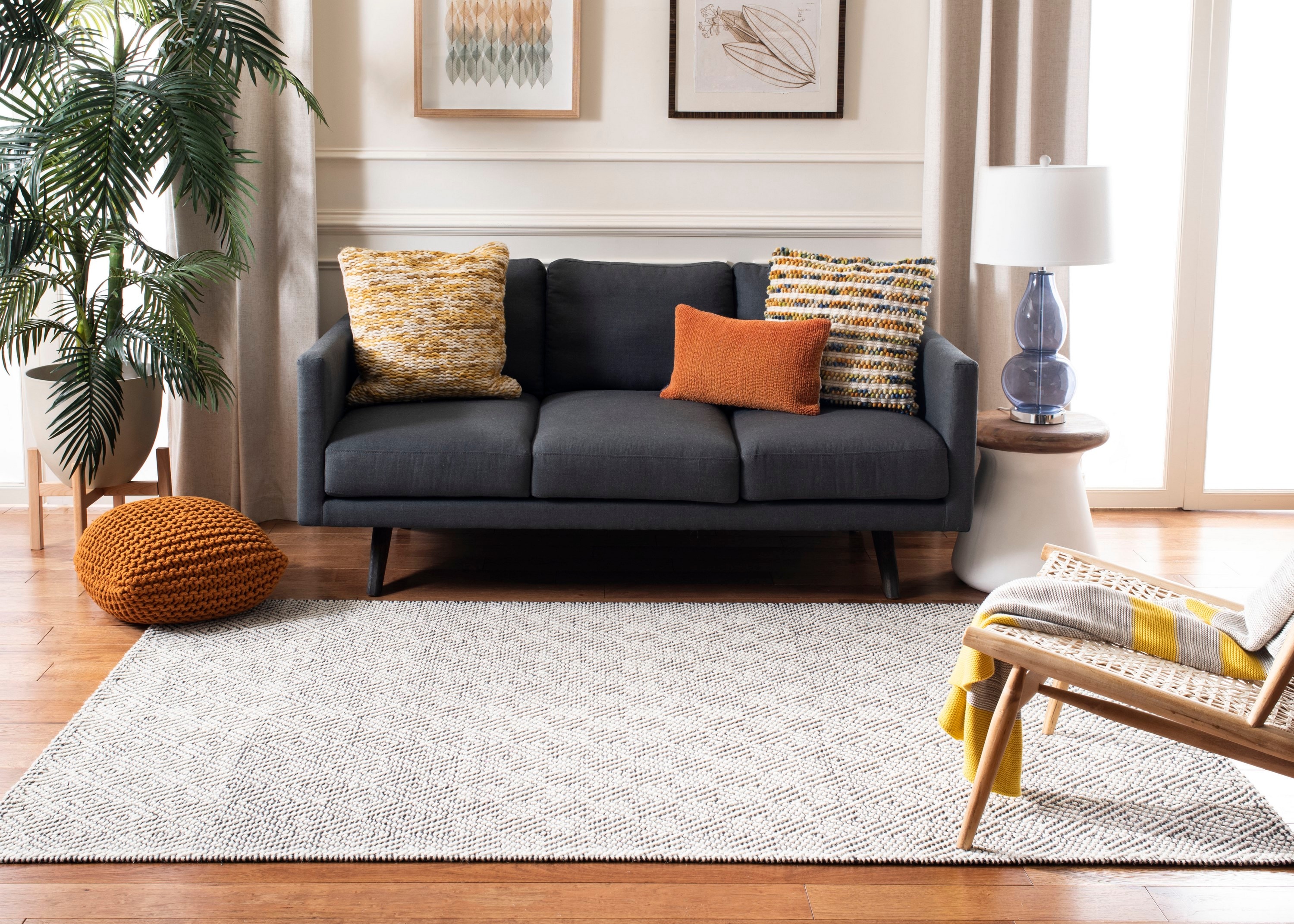 Vermont 4' x 6' Black and Ivory Hand-Knotted Wool Rug