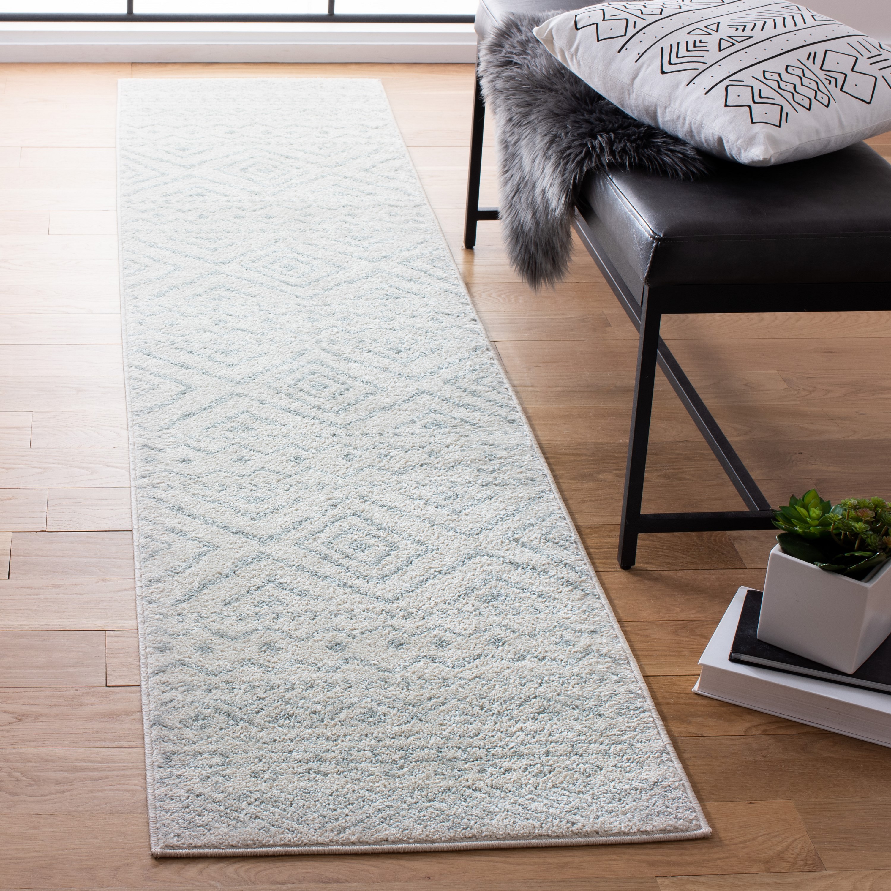 Safavieh TUL267B-213 Tulum Logan 2 x 13 (ft) Loomed Polypropylene Ivory/Light Gray Rectangular Indoor Geometric Bohemian/Eclectic Runner rug