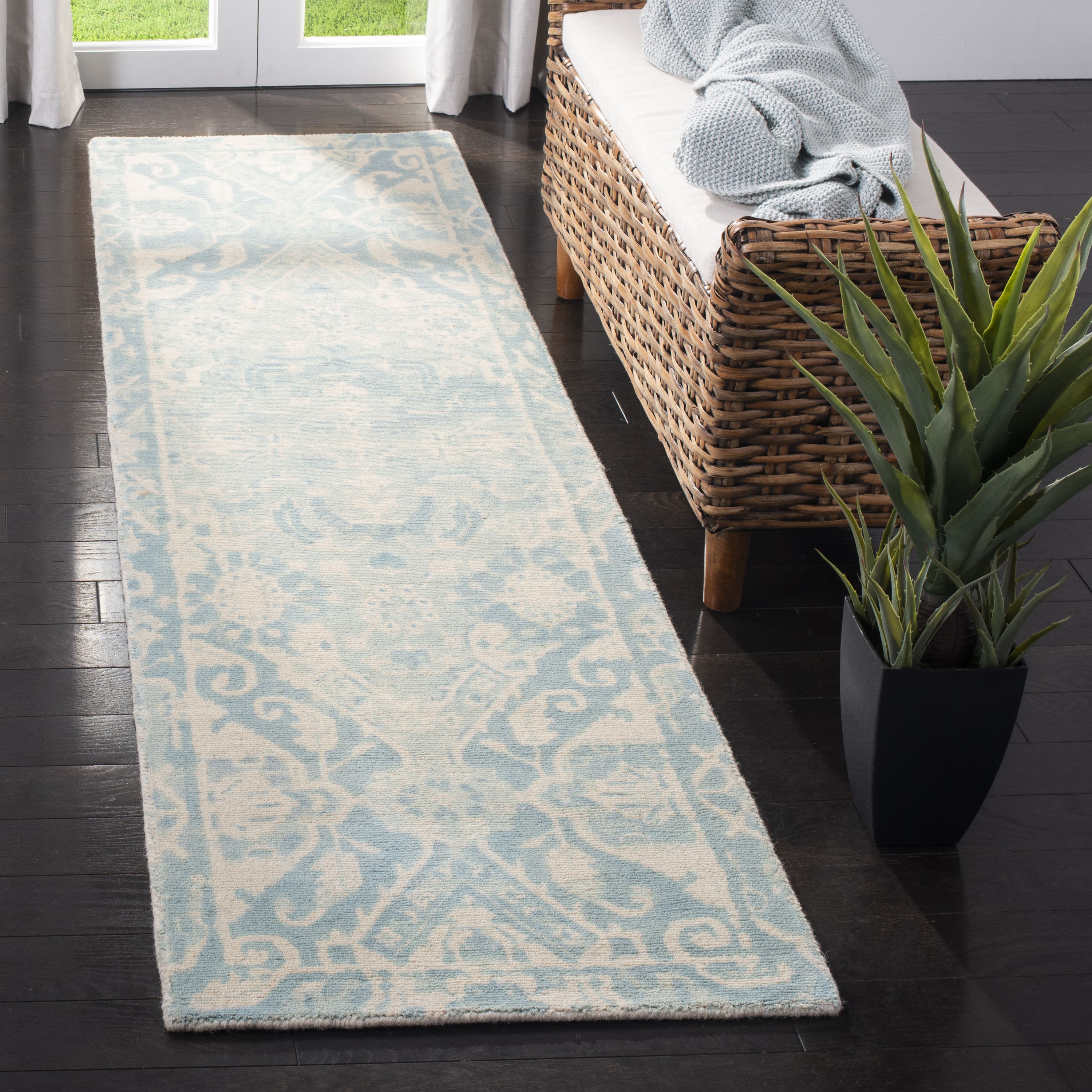Safavieh RVT532C-28 Restoration Vintage Gaylen 2 x 8 (ft) Tufted Wool Light Blue/Ivory Rectangular Indoor Distressed/Overdyed Vintage Runner rug