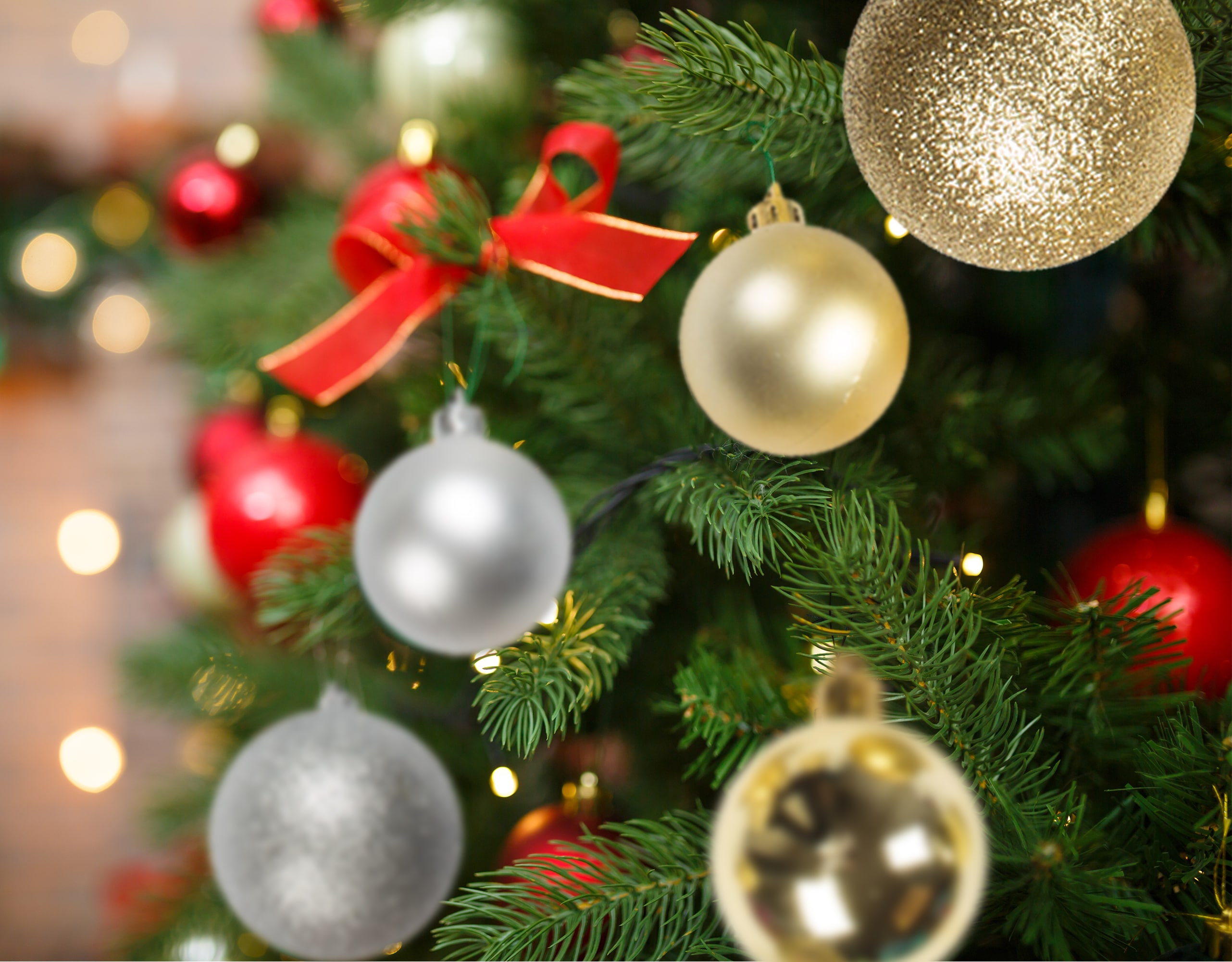 Gold and Silver Shatterproof Plastic Christmas Ornament Set