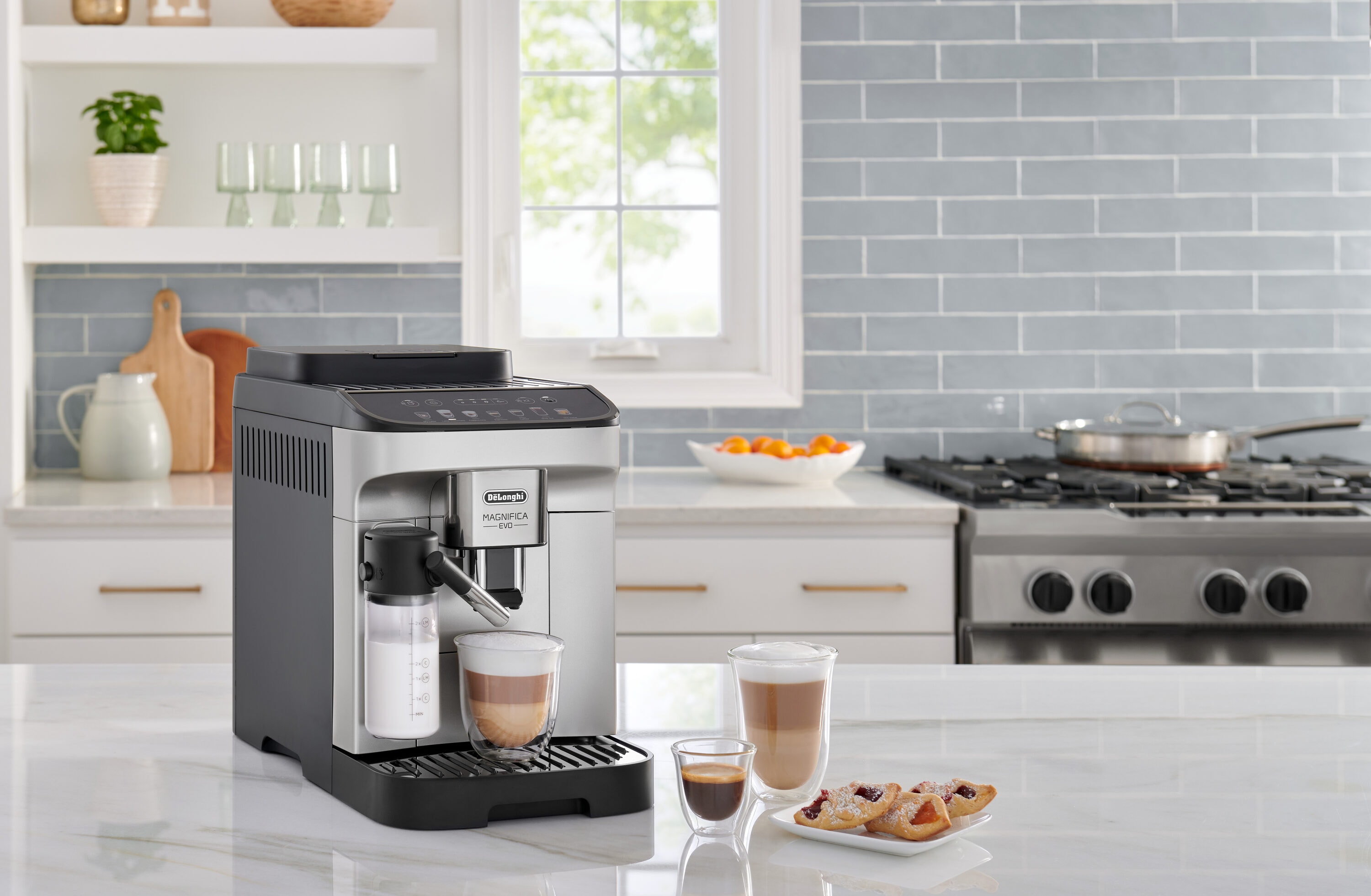 De'Longhi De'Longhi Magnifica Evo with LatteCrema System, Fully Automatic  Machine Bean to Cup Espresso Cappuccino and Iced Coffee Maker, Colored Touch