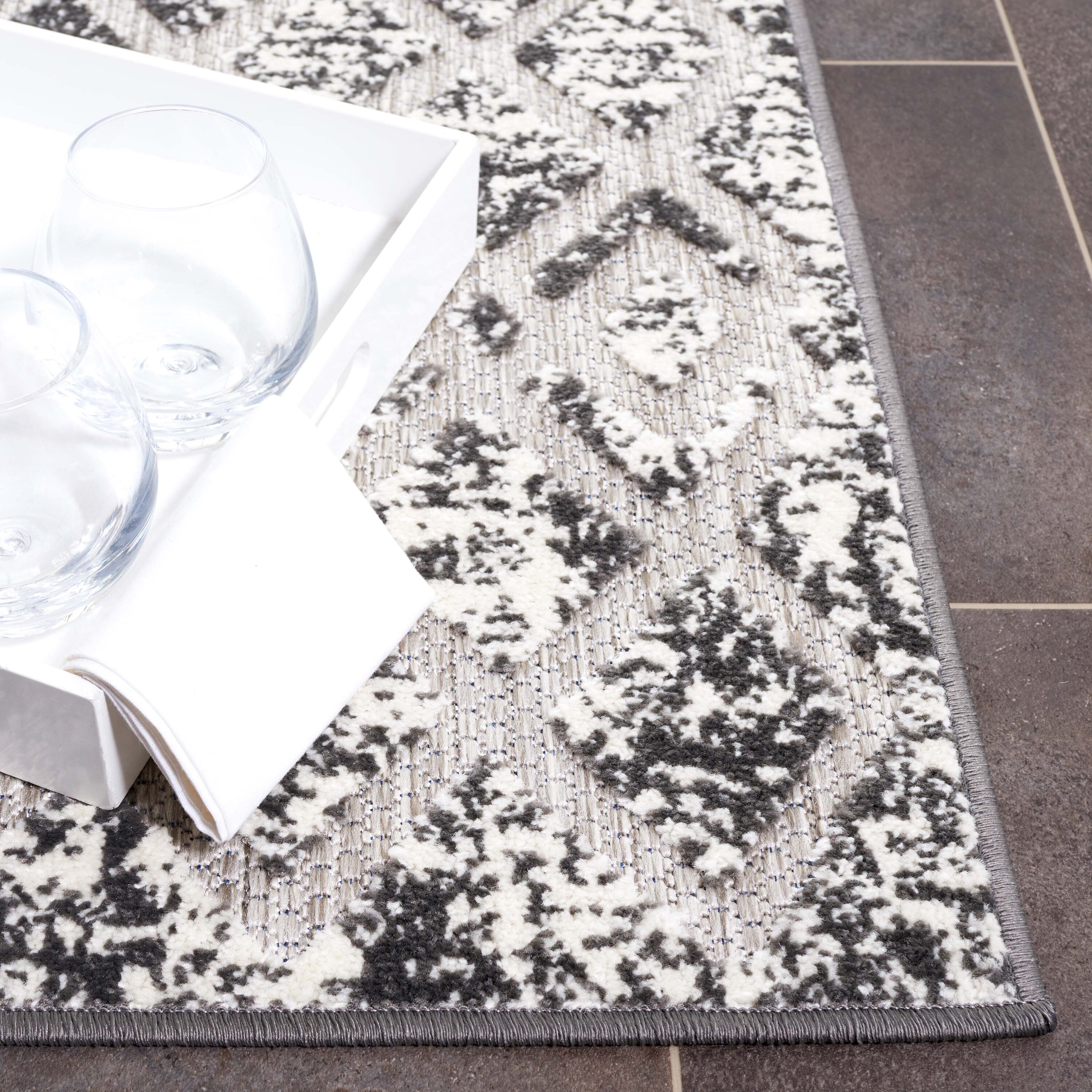 Gray Geometric Synthetic Indoor/Outdoor Area Rug
