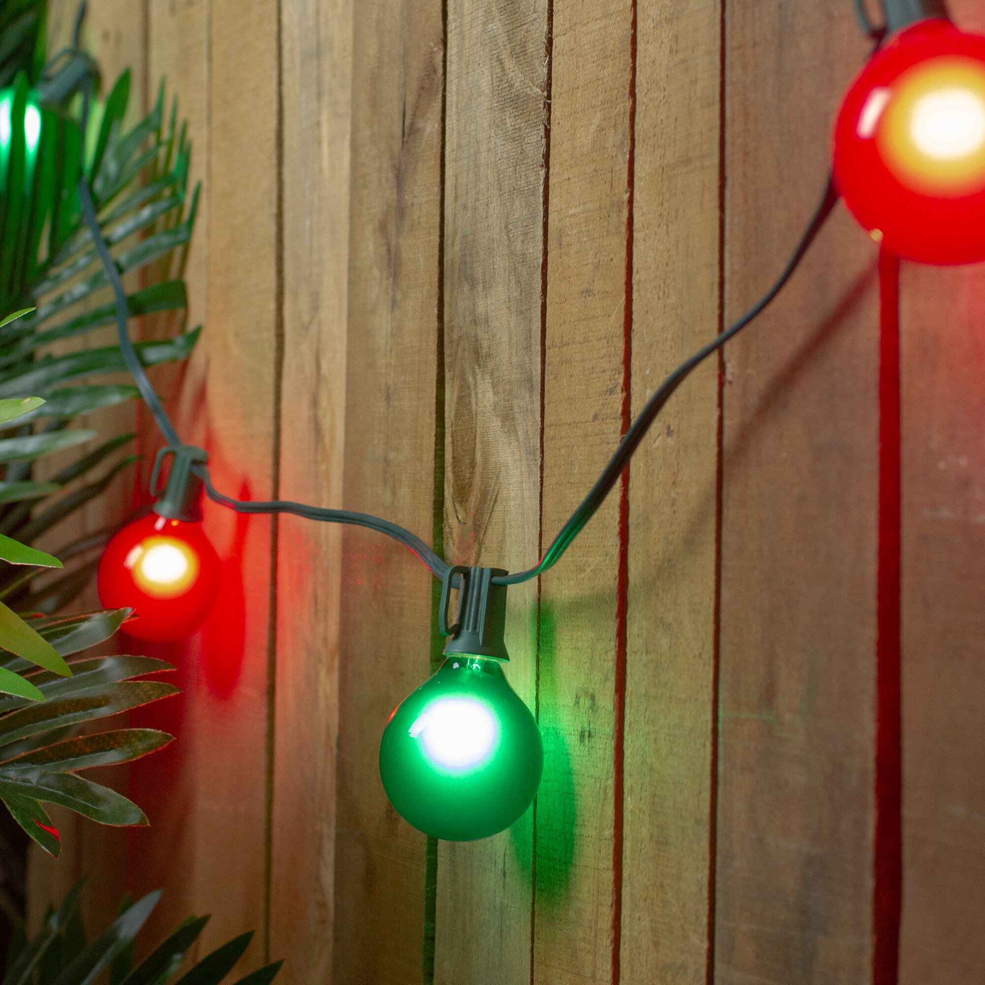 Northlight 15-Count Red and Green G50 Globe Christmas Light Set 13.5 ft ...