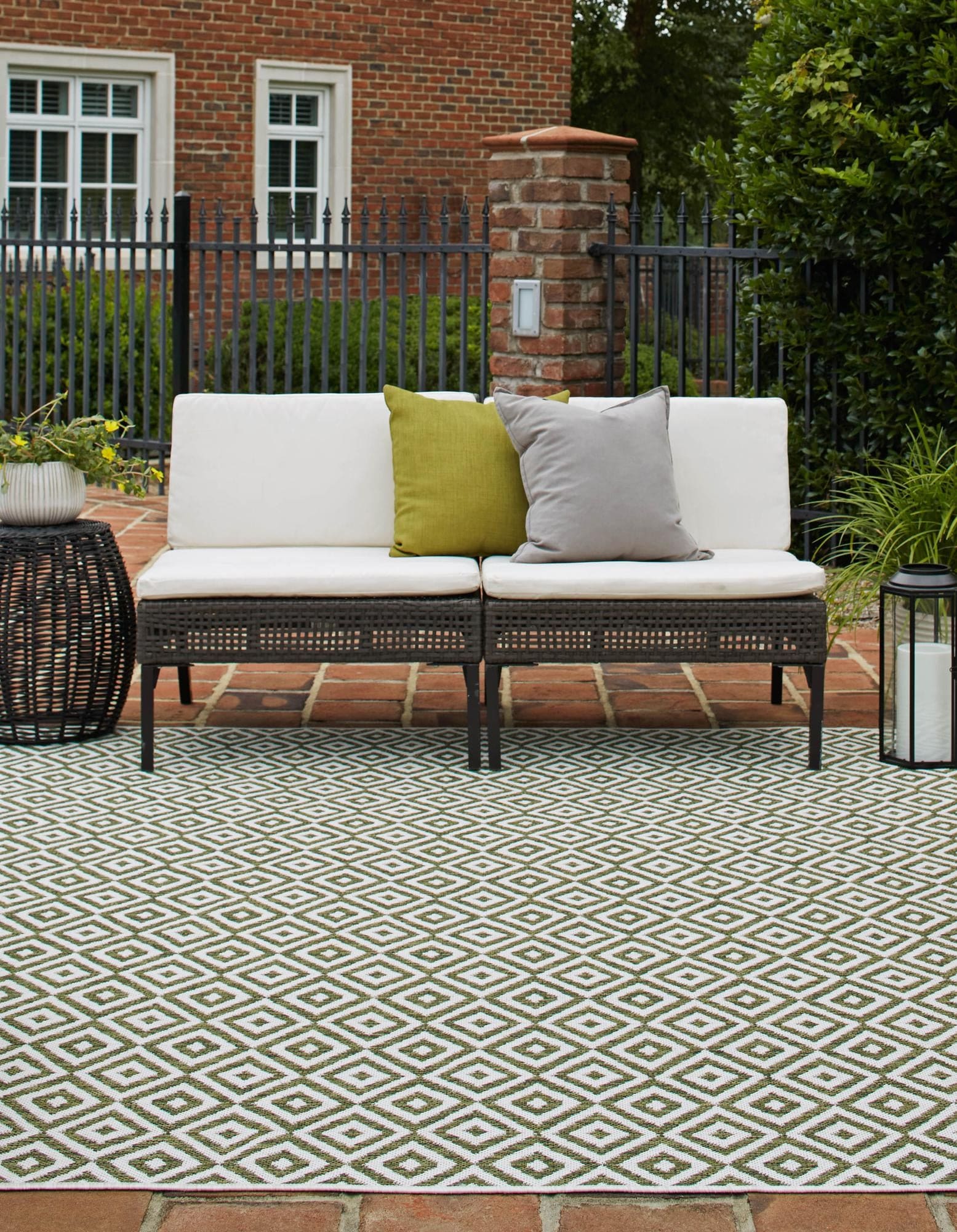 Unique Loom 3152639 Jill Zarin Costa Rica 8 x 8 (ft) Loomed Polypropylene Green Square Indoor/Outdoor Geometric Area rug