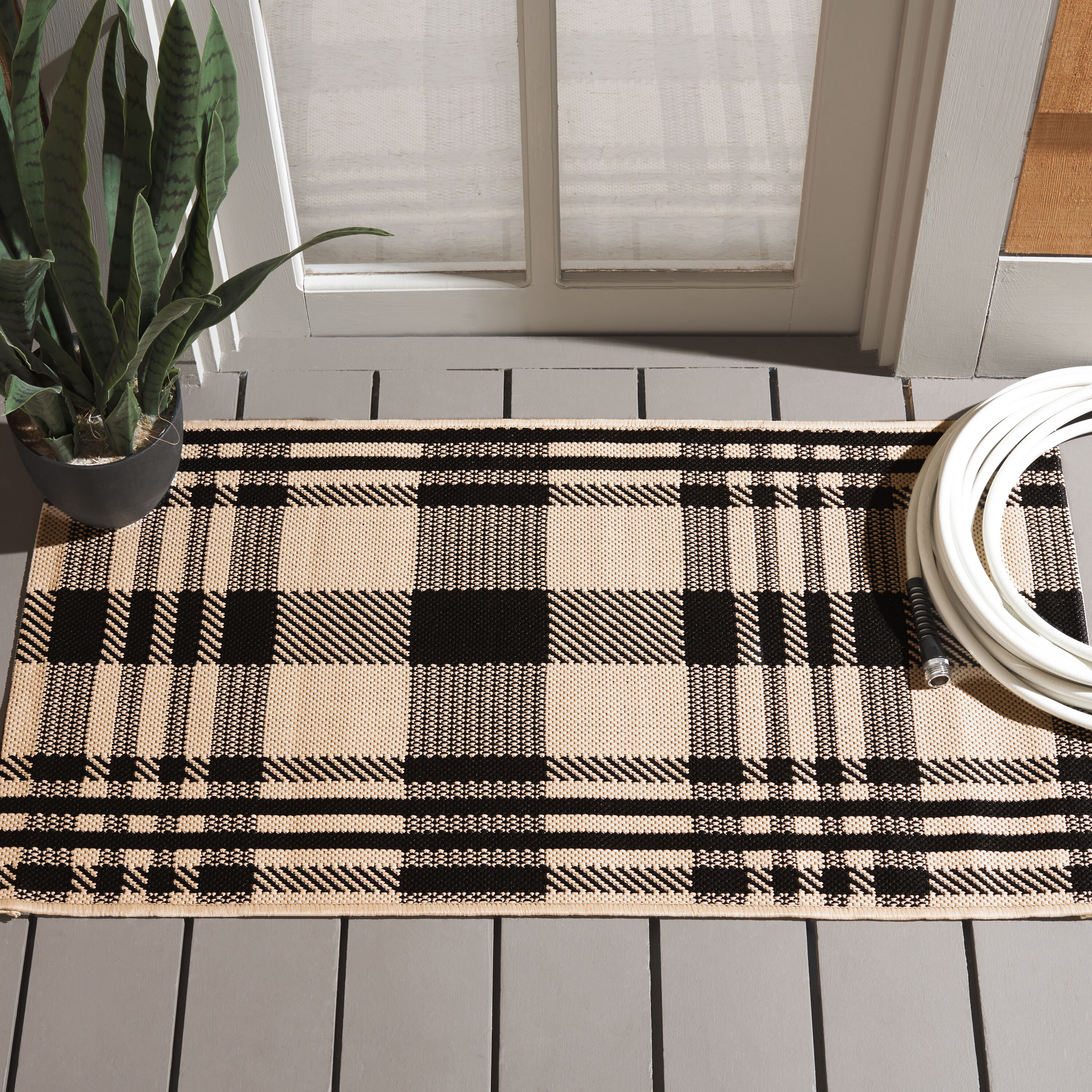 Safavieh Courtyard 6201-216 Black Bone 2 x 4 Rectangular Area rug