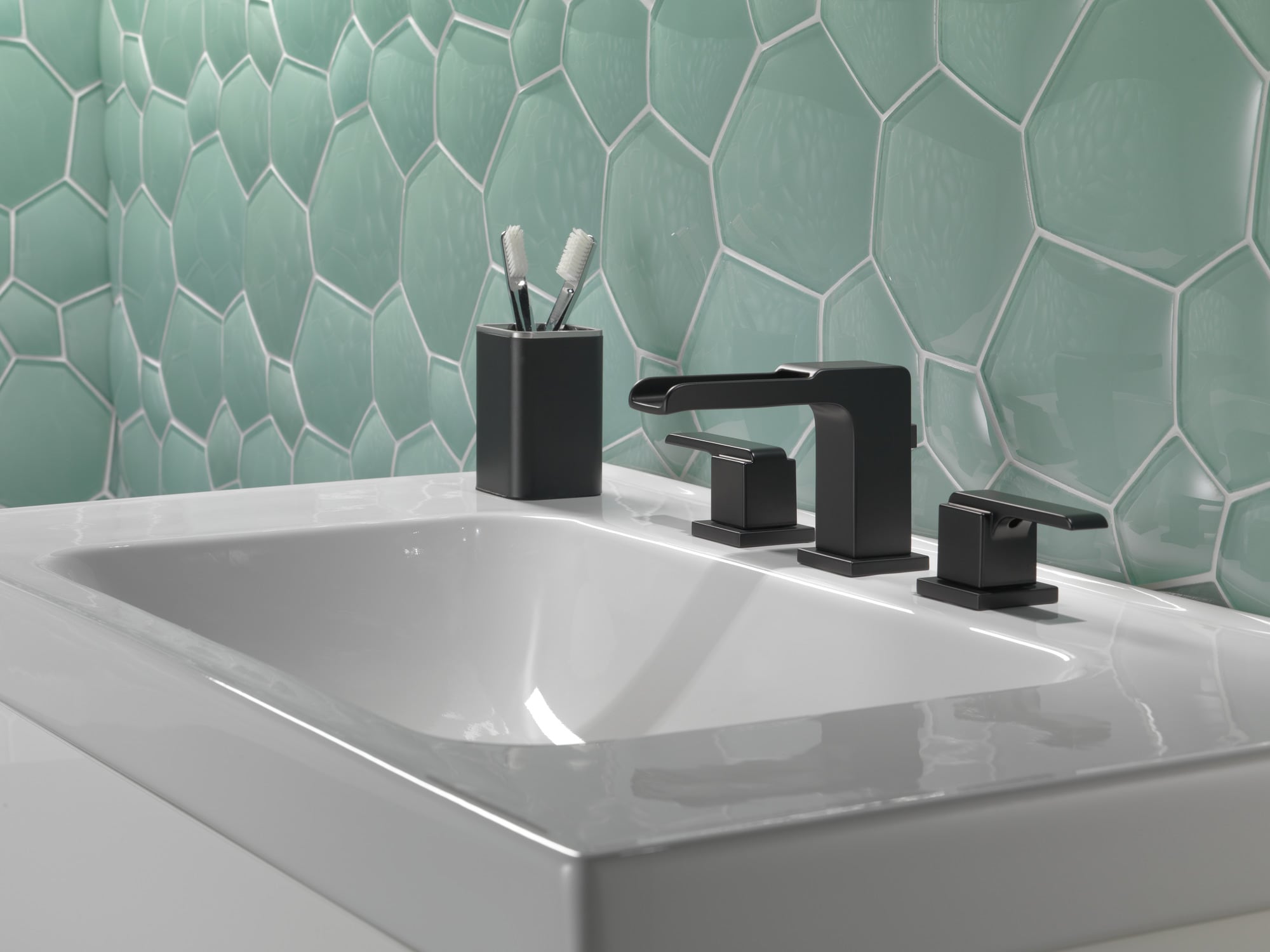 Delta 3568LF-BLMPU Lavatory-Faucets - View #3