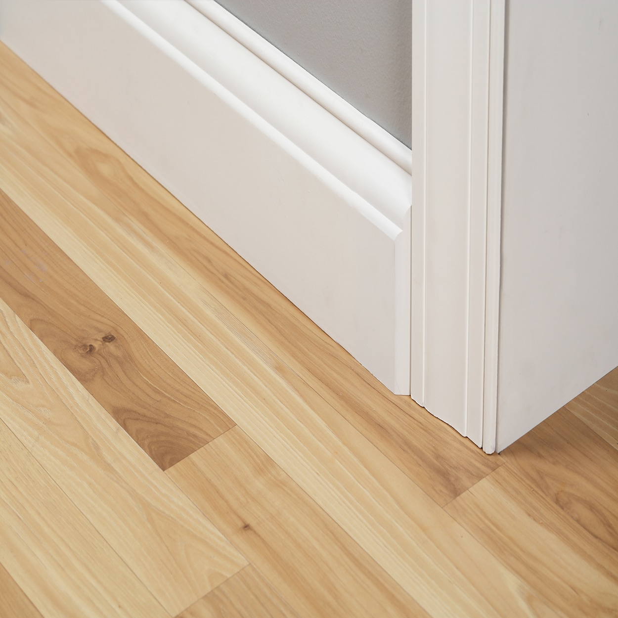 Primed Radiata Pine Traditional Baseboard Moulding Block
