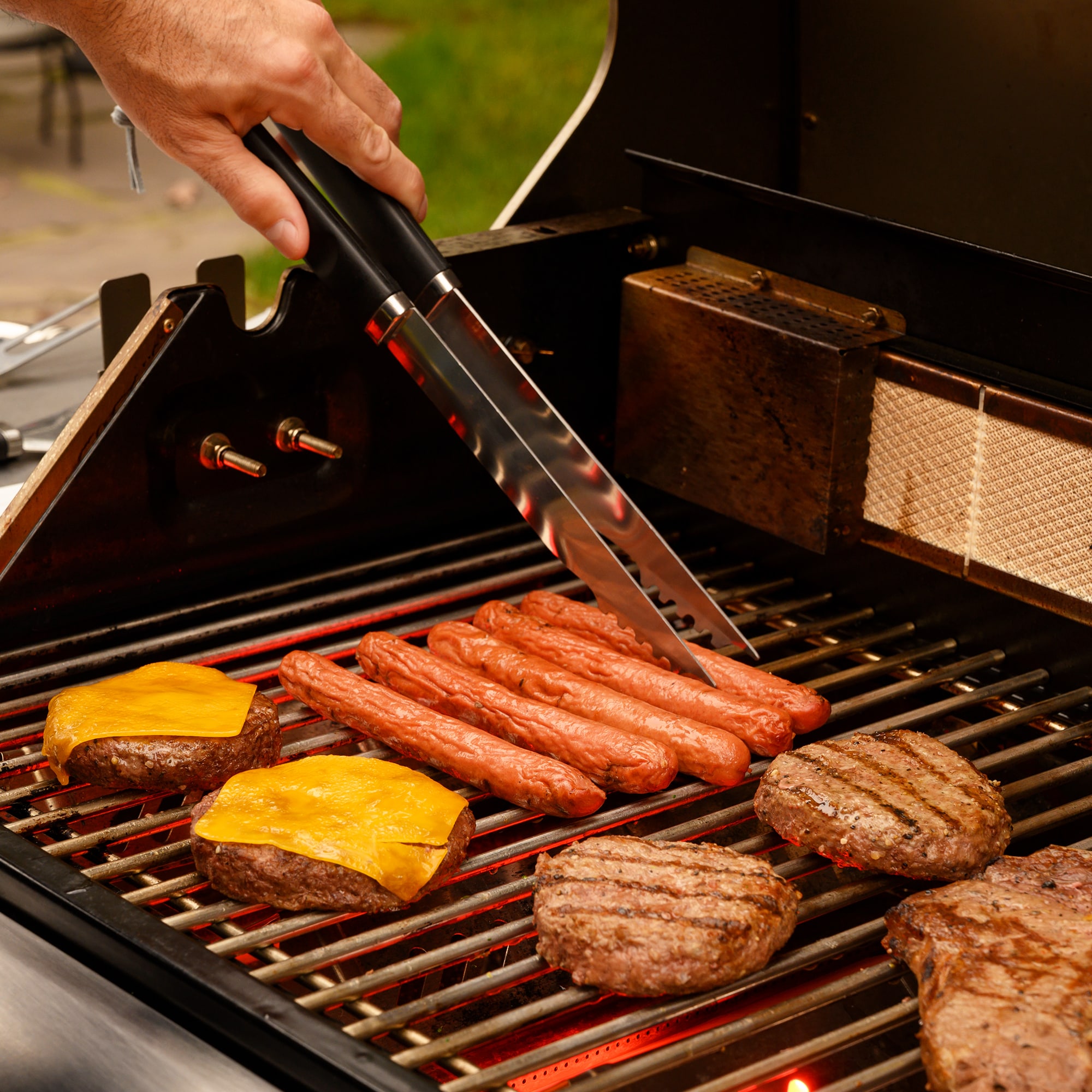 Lodge Makes the Best Tool for Grilling Vegetables, and Right Now It's on  Sale
