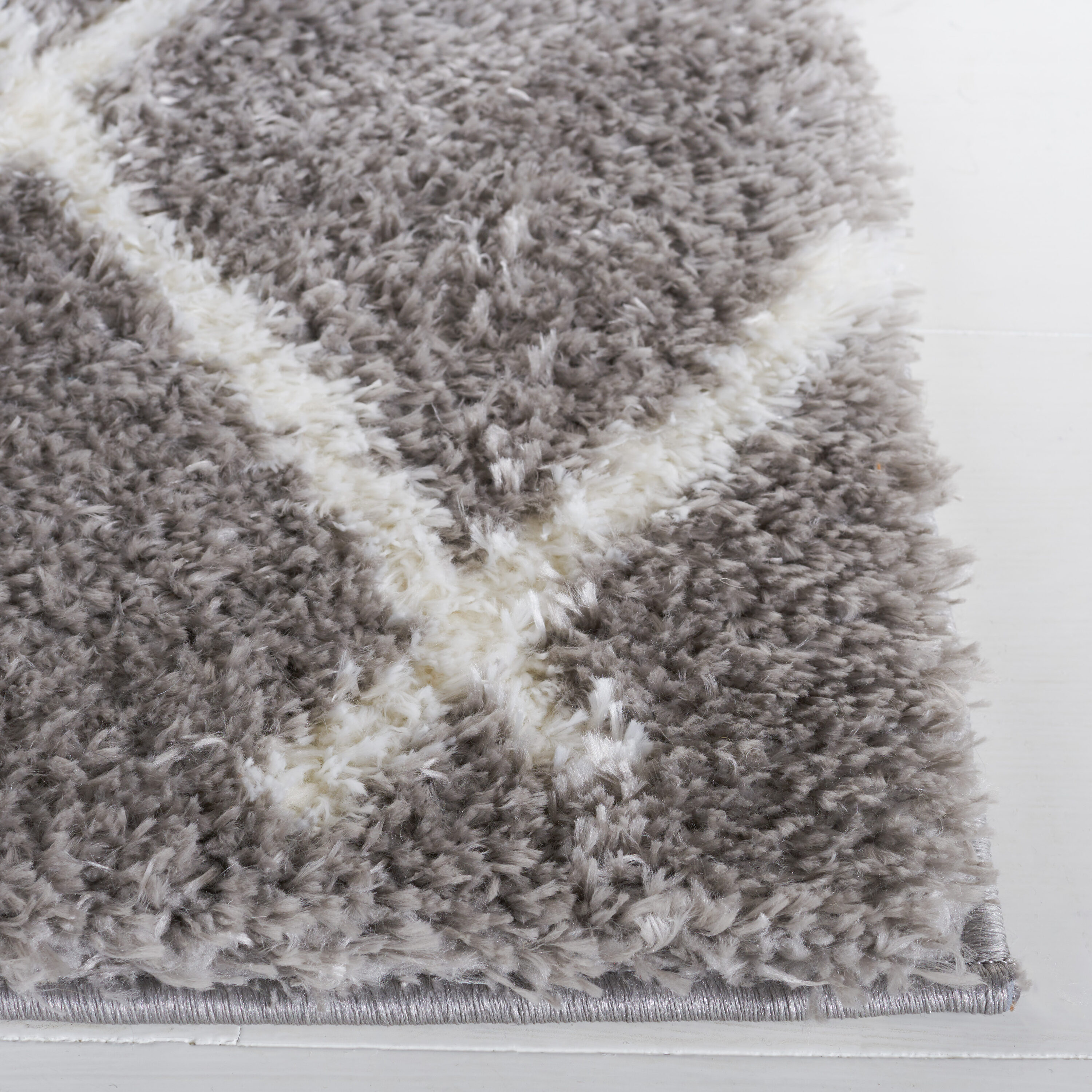 Gray Geometric Hand-knotted Shag Rug, 5' x 7'
