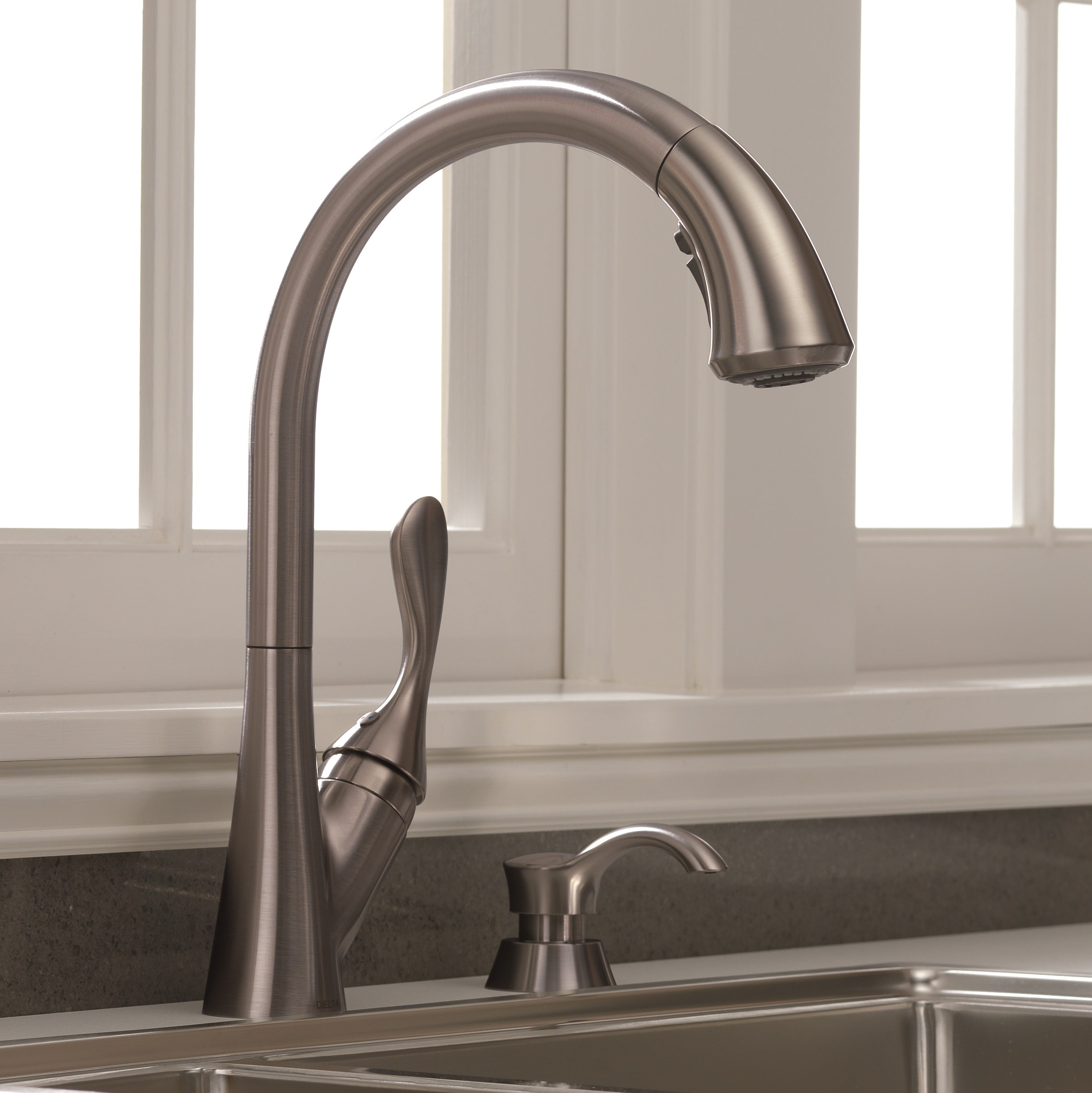 Delta 19922Z-KSSD-DST Ashton Black Stainless Single Handle Deck-mount Pull-down Kitchen Faucet with Sprayer ( Deck Plate Included ) (Soap Dispenser Included)