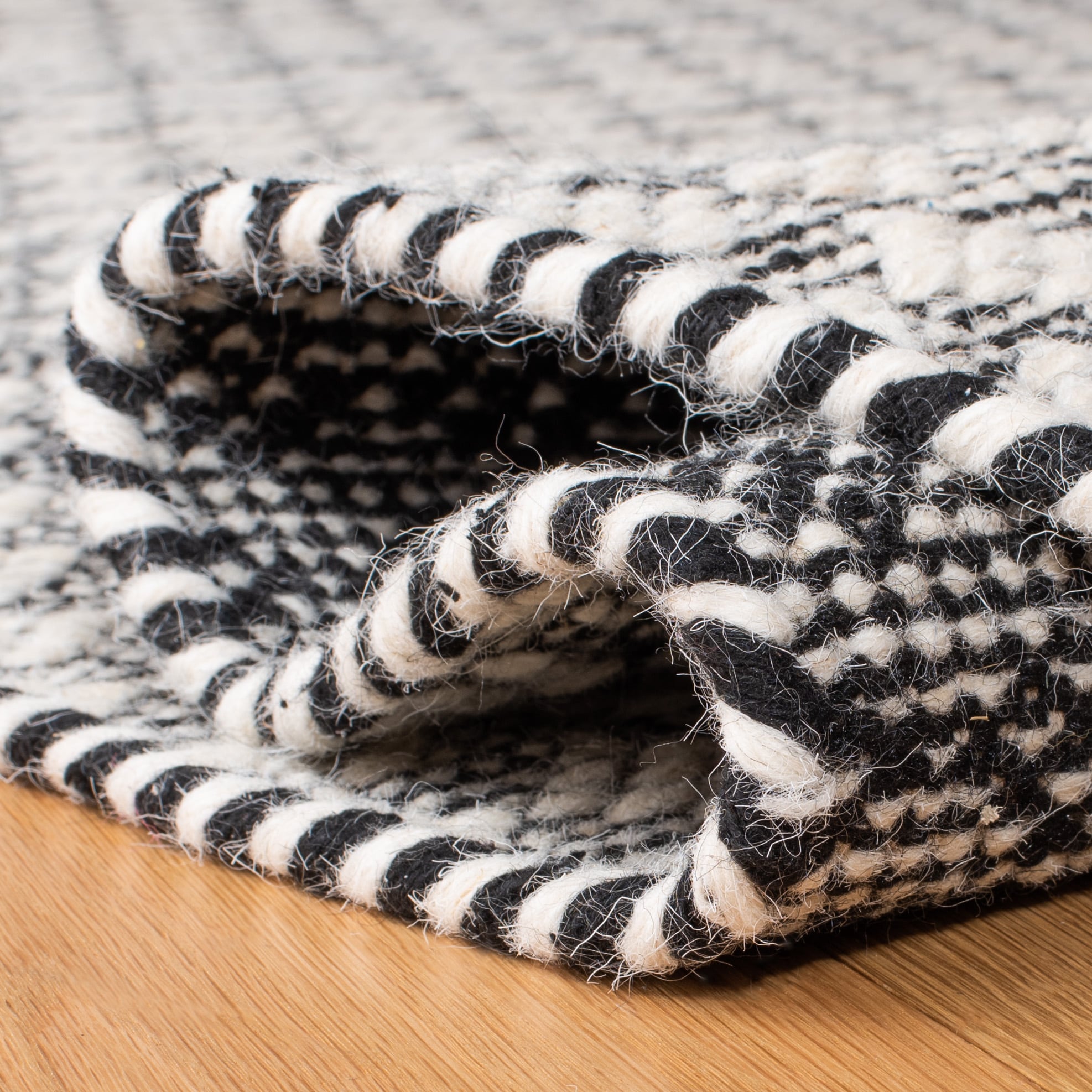 Kilim KLM376 Hand Woven Area Rug - Black/Ivory - 8'x10' - Safavieh.