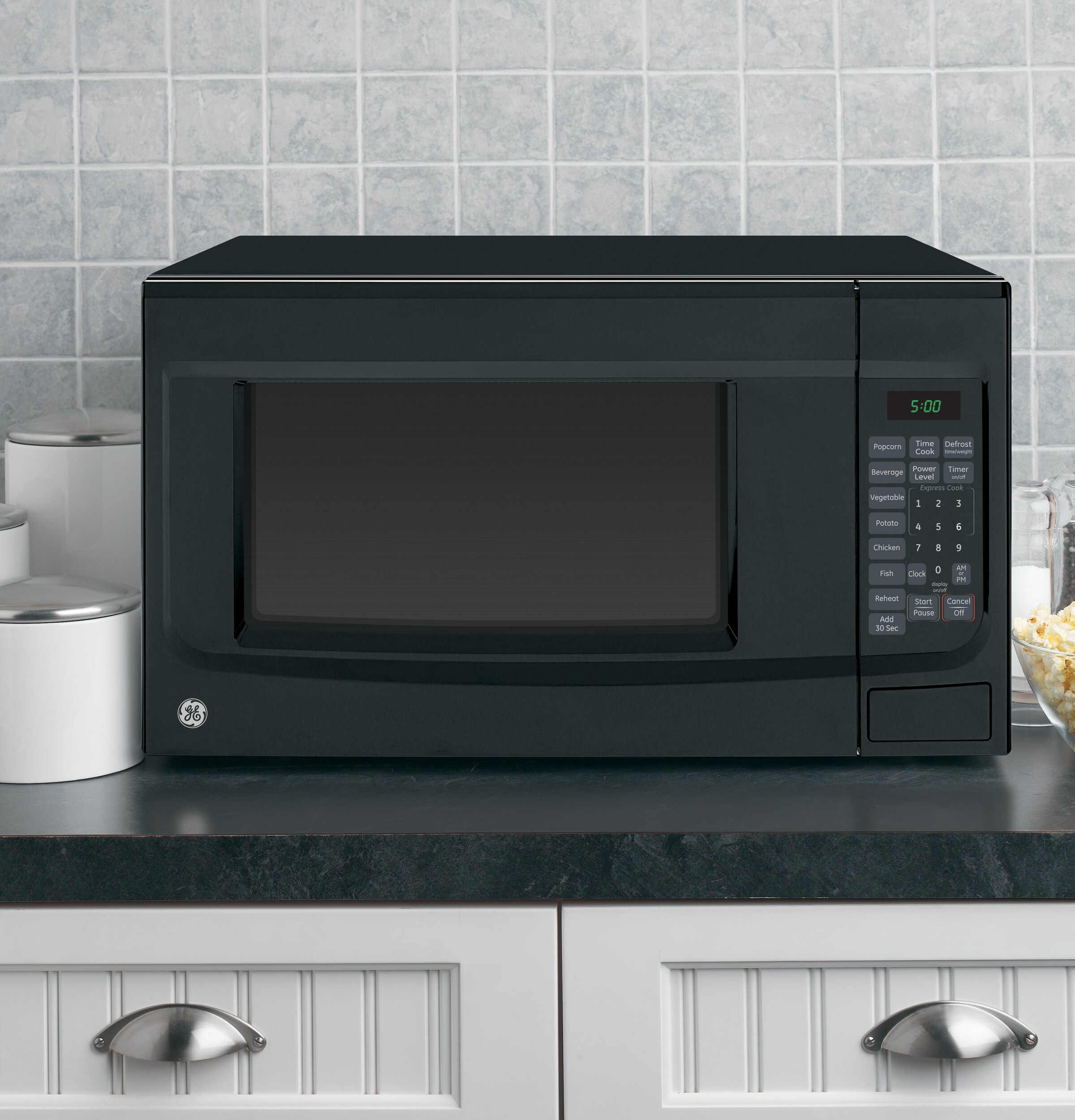 Commercial Chef 1.4 Cu.Ft. Countertop Microwave Oven - 1100 Watts, Small  Compact Size, 10 Power Levels, White CHM14110W6C