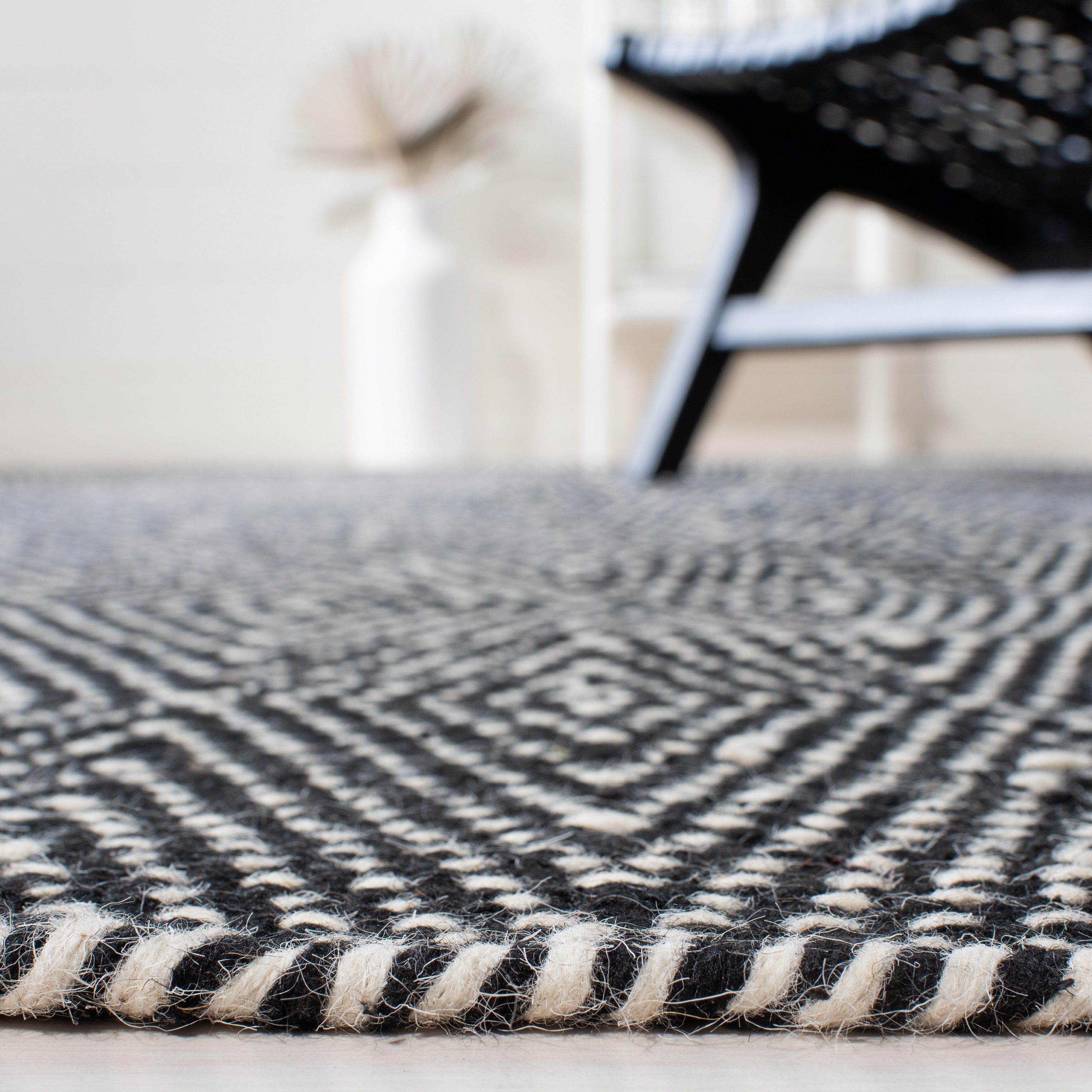 Black and Ivory Wool Flat Woven 4' x 6' Area Rug
