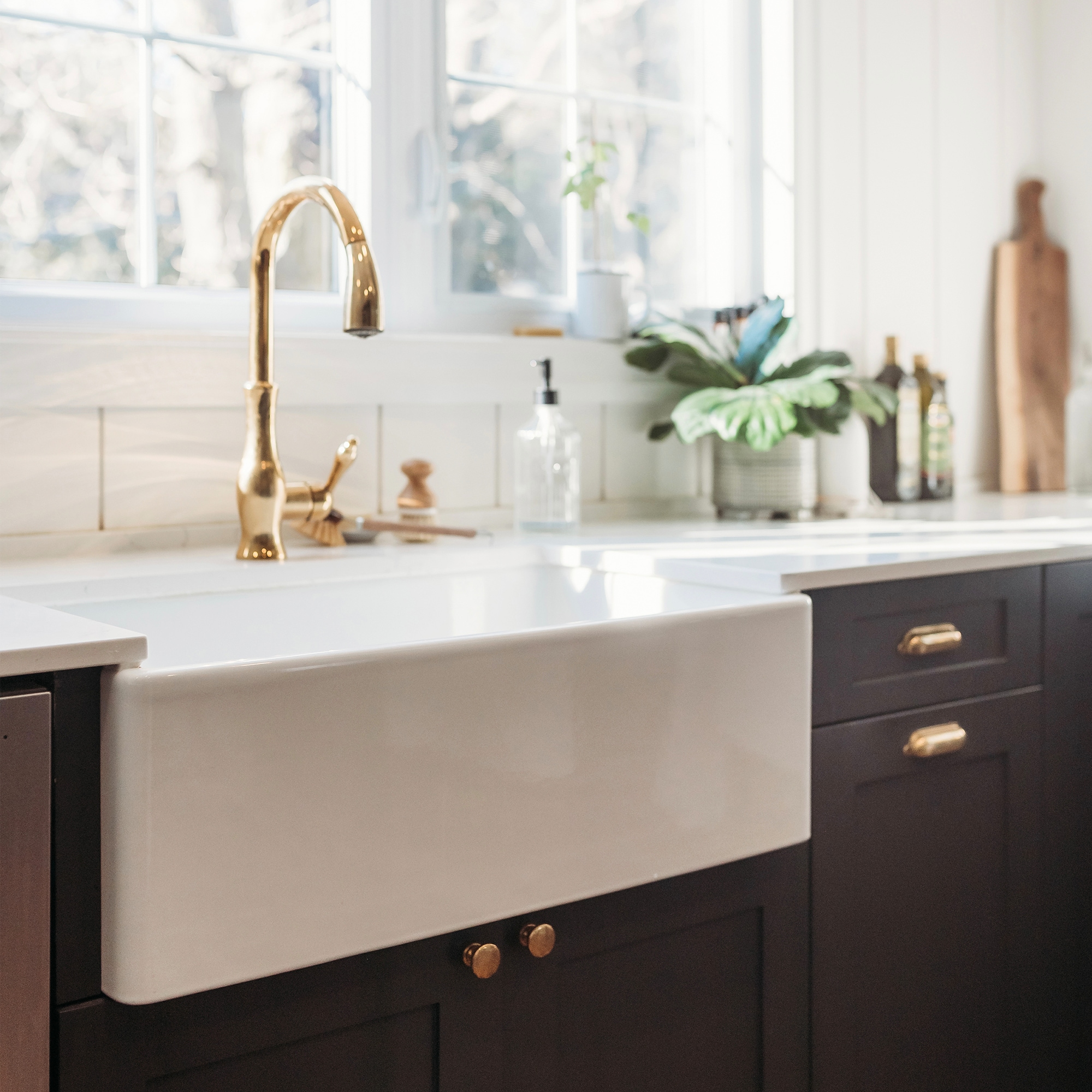 White Kitchen With Farmhouse Sink I Hate Being Bored   14429878 