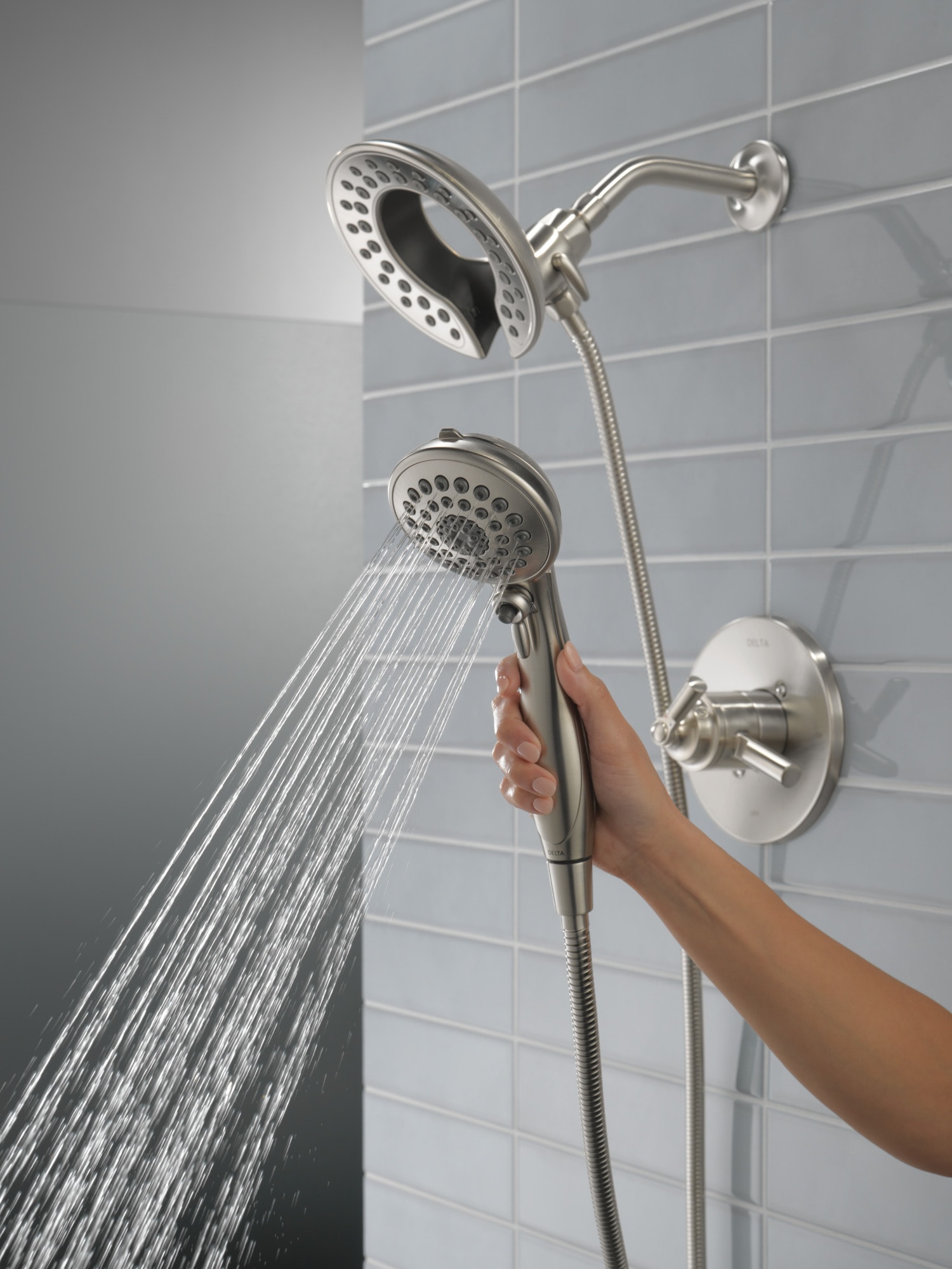 Delta Saylor Stainless 2-handle Multi-function Round Shower Faucet ...