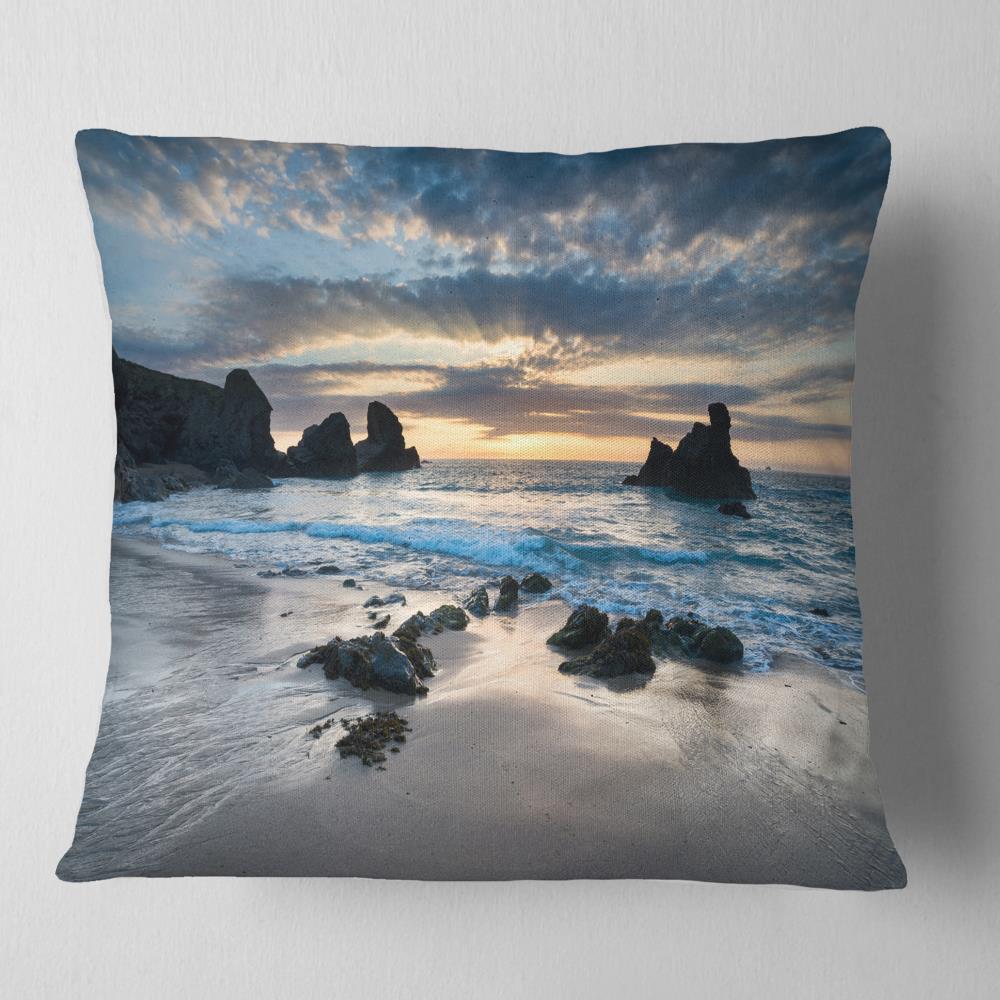 Designart CU14736-18-18 18-in x 18-in Blue Indoor Decorative Pillow