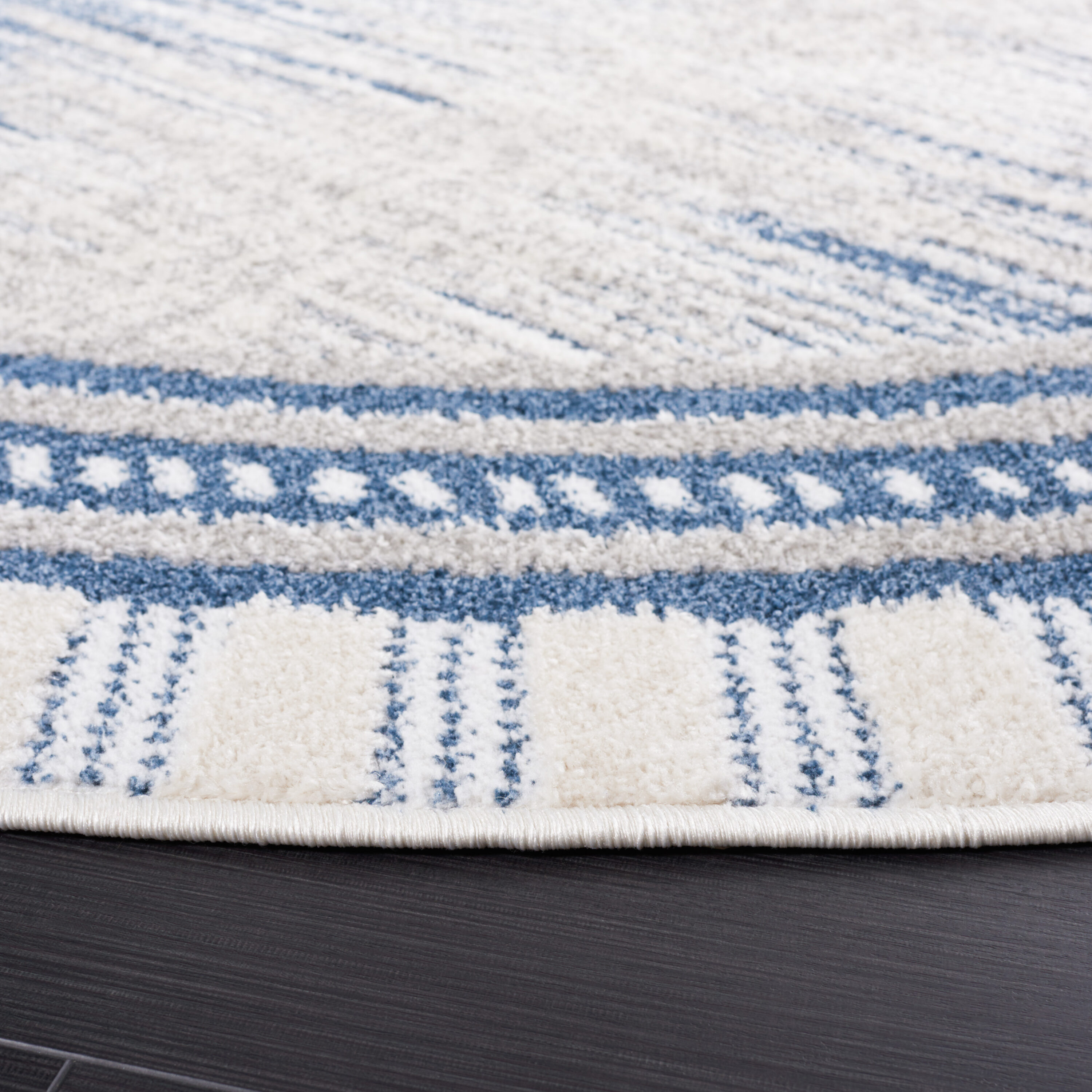 Safavieh ALM732M-7R rugs - View #3