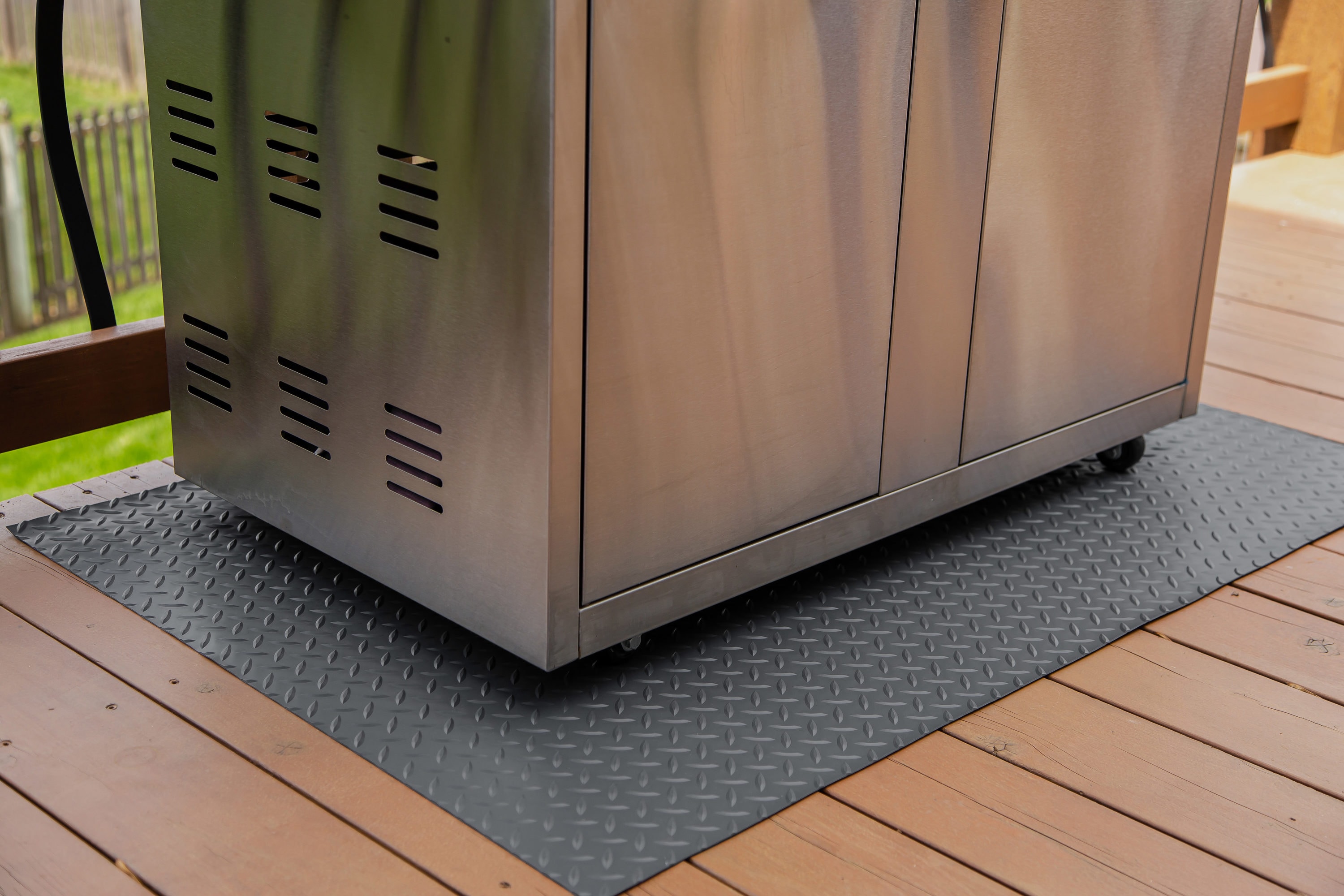Slate Grey Diamond Tread Polyvinyl Grill Mat 47" x 32"