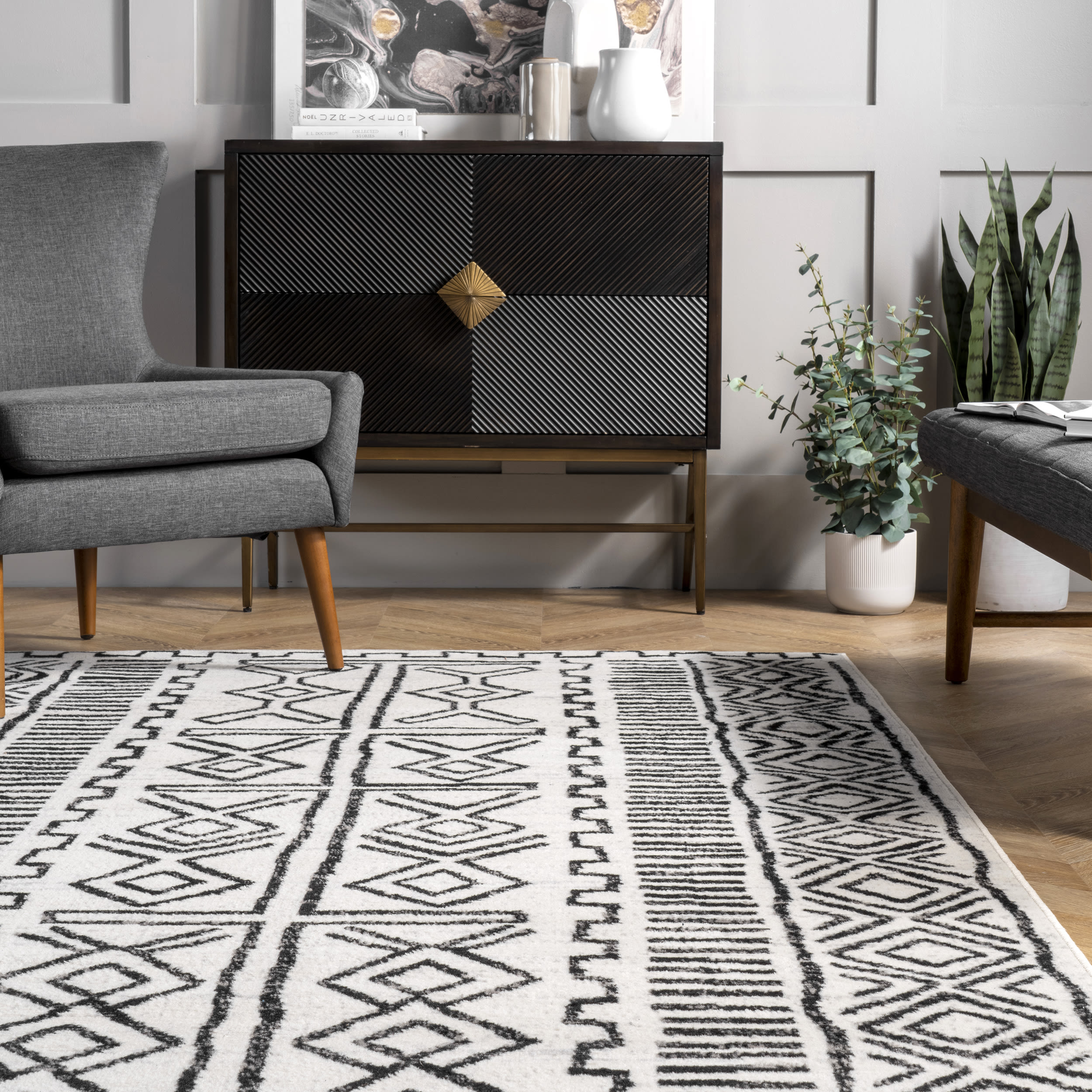 Gray Tribal Pattern 4' x 6' Synthetic Area Rug