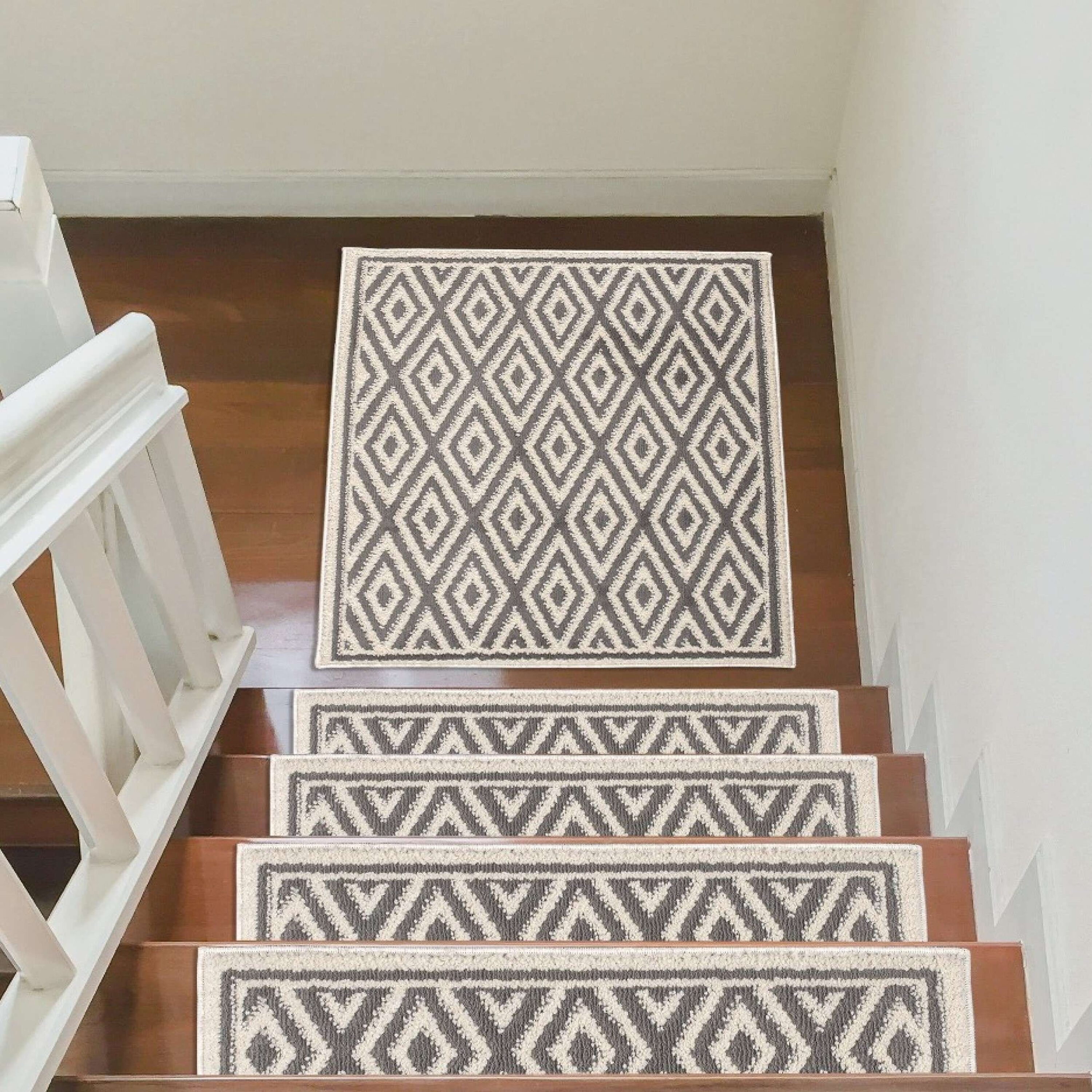 The Sofia Rugs MAT-56A-WG rugs - View #5