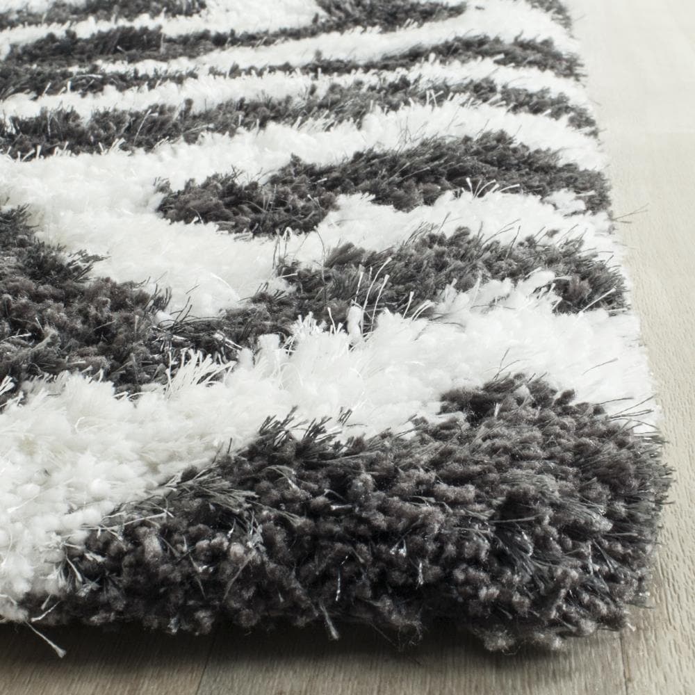 Safavieh BSG323D-5SQ rugs - View #3