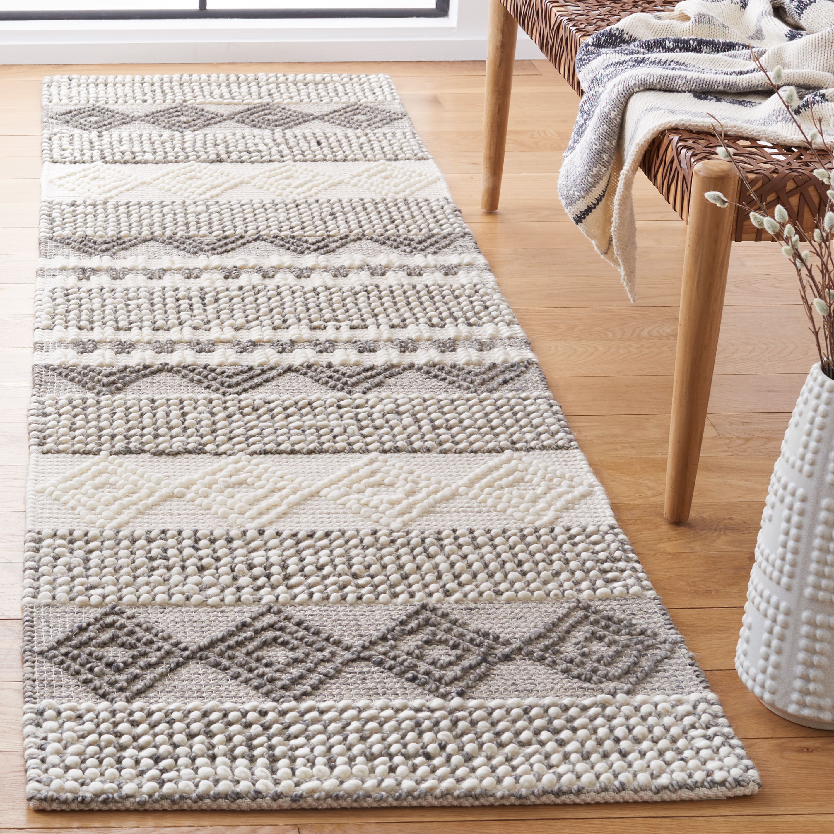 Safavieh NAT102A-26 Natura Kenai 2 x 6 (ft) Wool Gray/Ivory Rectangular Indoor Abstract Coastal Runner rug
