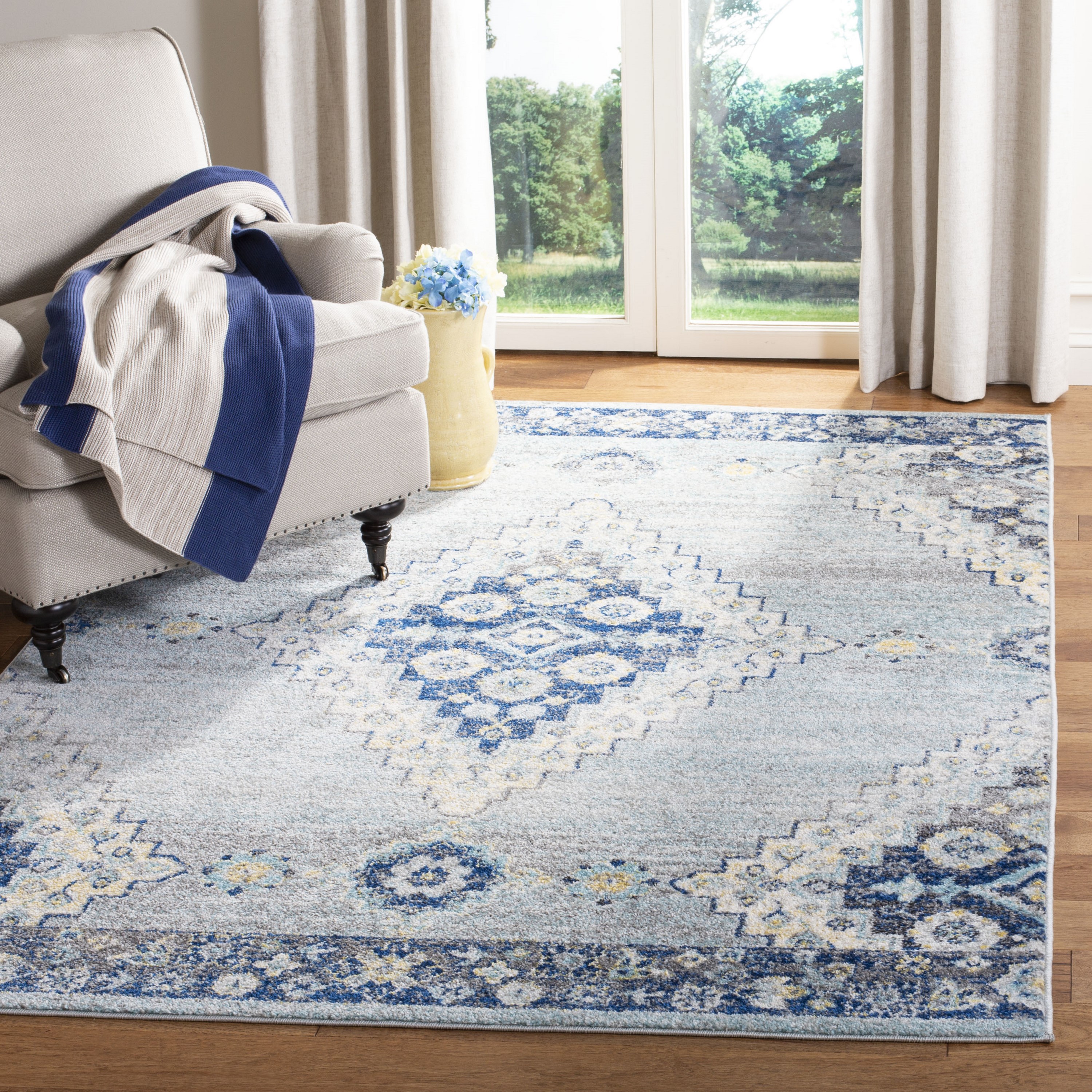 Safavieh Madison Lyton 3 x 5 White/Royal Blue Indoor Distressed/Overdyed  Vintage Throw Rug in the Rugs department at