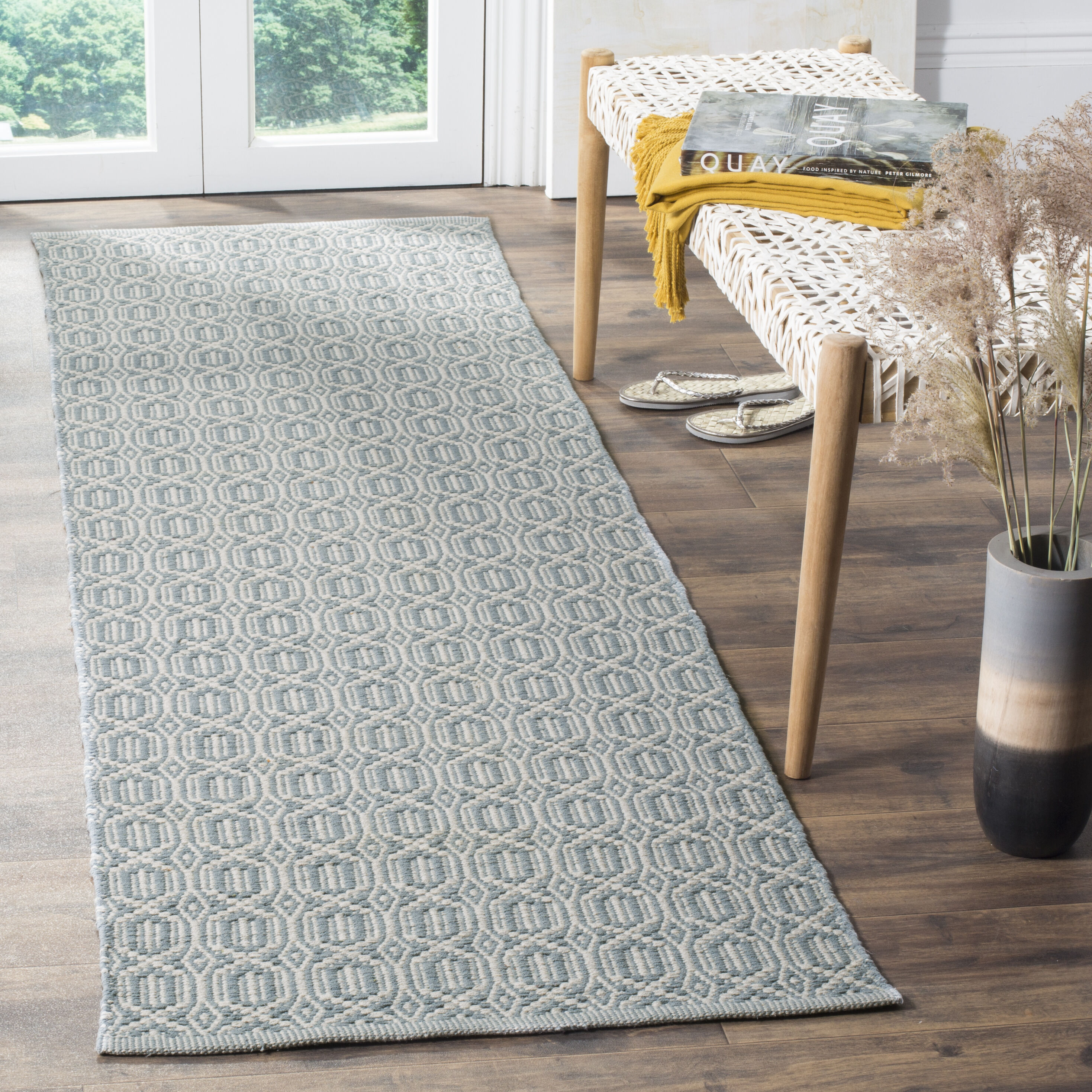 Safavieh MTK333L-28 Montauk Capri 2 x 8 (ft) Cotton Ivory/Blue Rectangular Indoor Geometric Coastal Runner rug