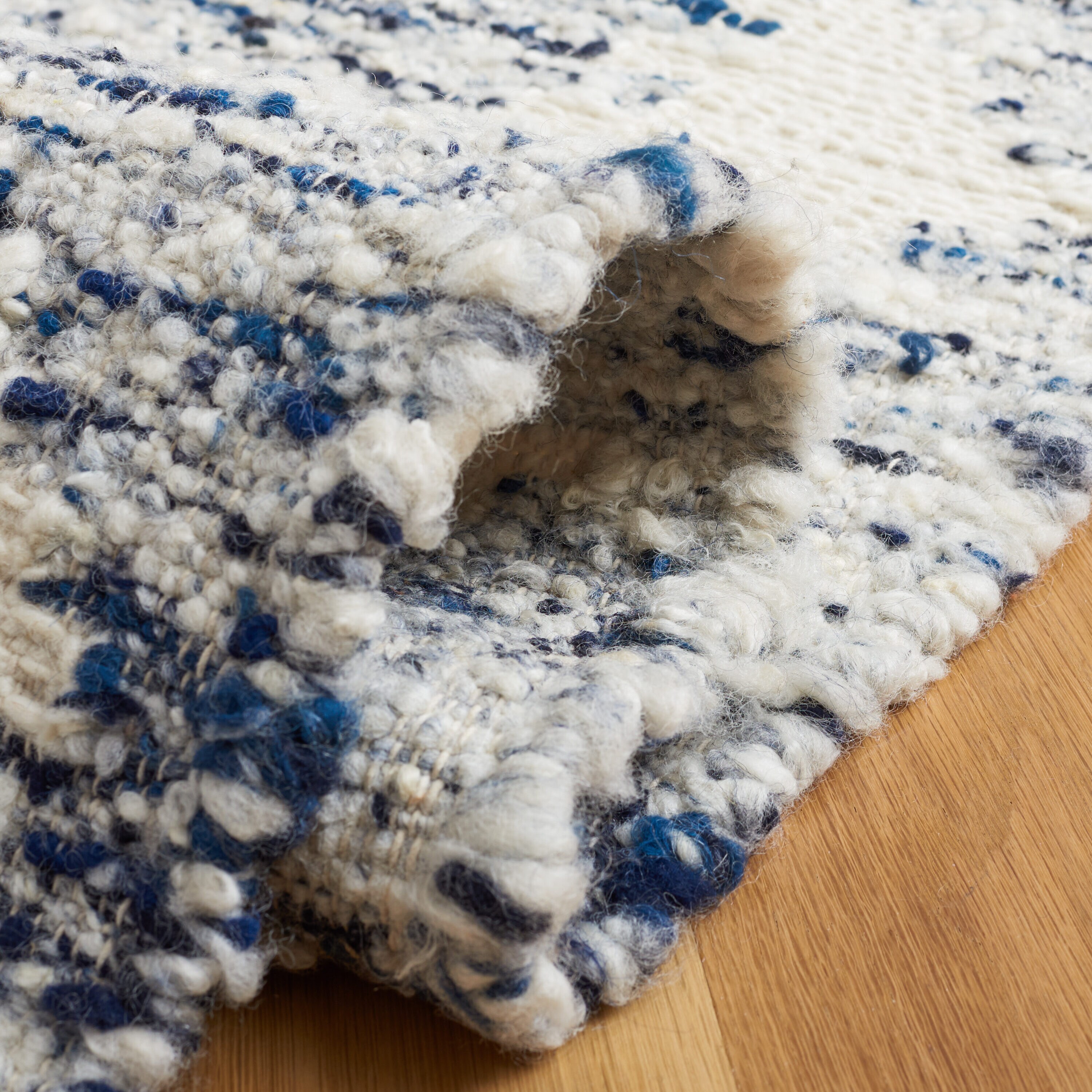 Safavieh MAN351A-28 rugs - View #7