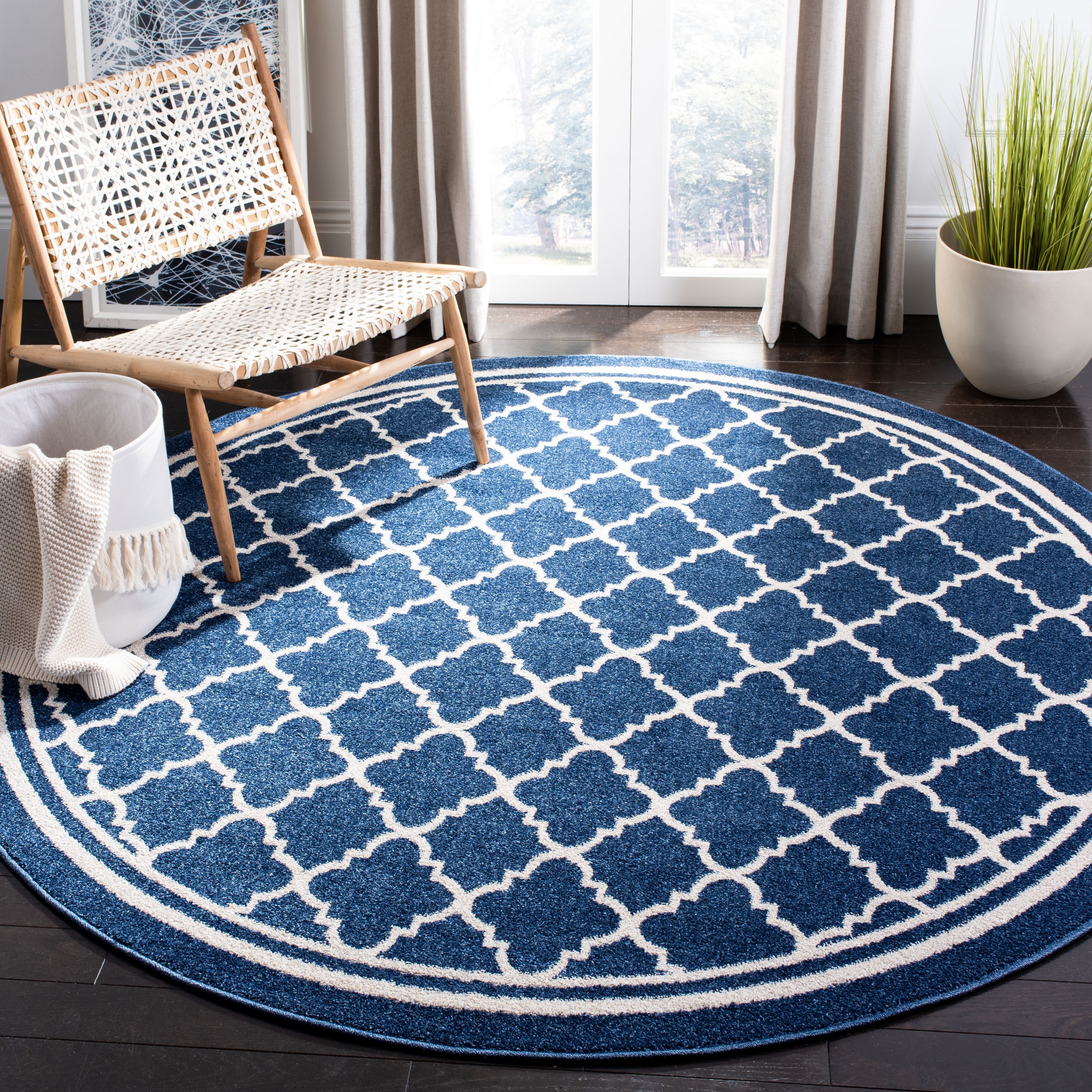 Safavieh AMT422P-7R Amherst Kelly 7 x 7 (ft) Loomed Synthetic Navy/Beige Round Indoor Geometric Area rug