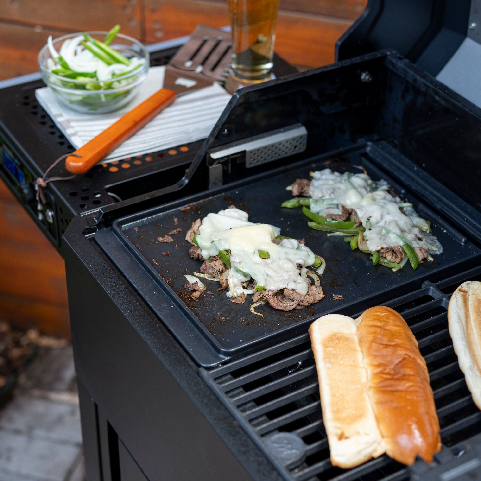 Masterbuilt MB20183725 Gas-Grill-Cookgrates-Warmracks - View #2