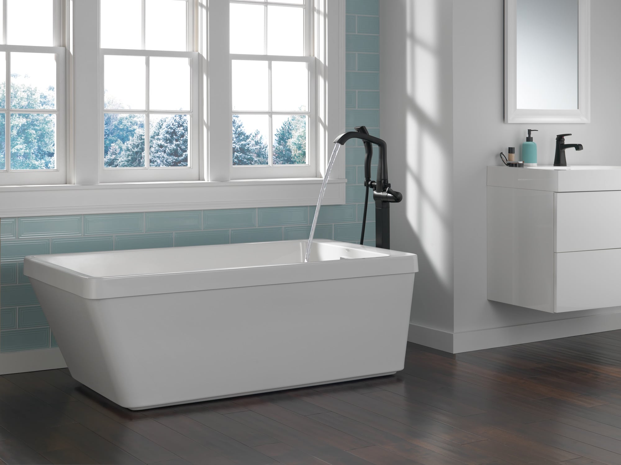 Delta T4776-BLFL Roman-Tub-Faucets - View #5