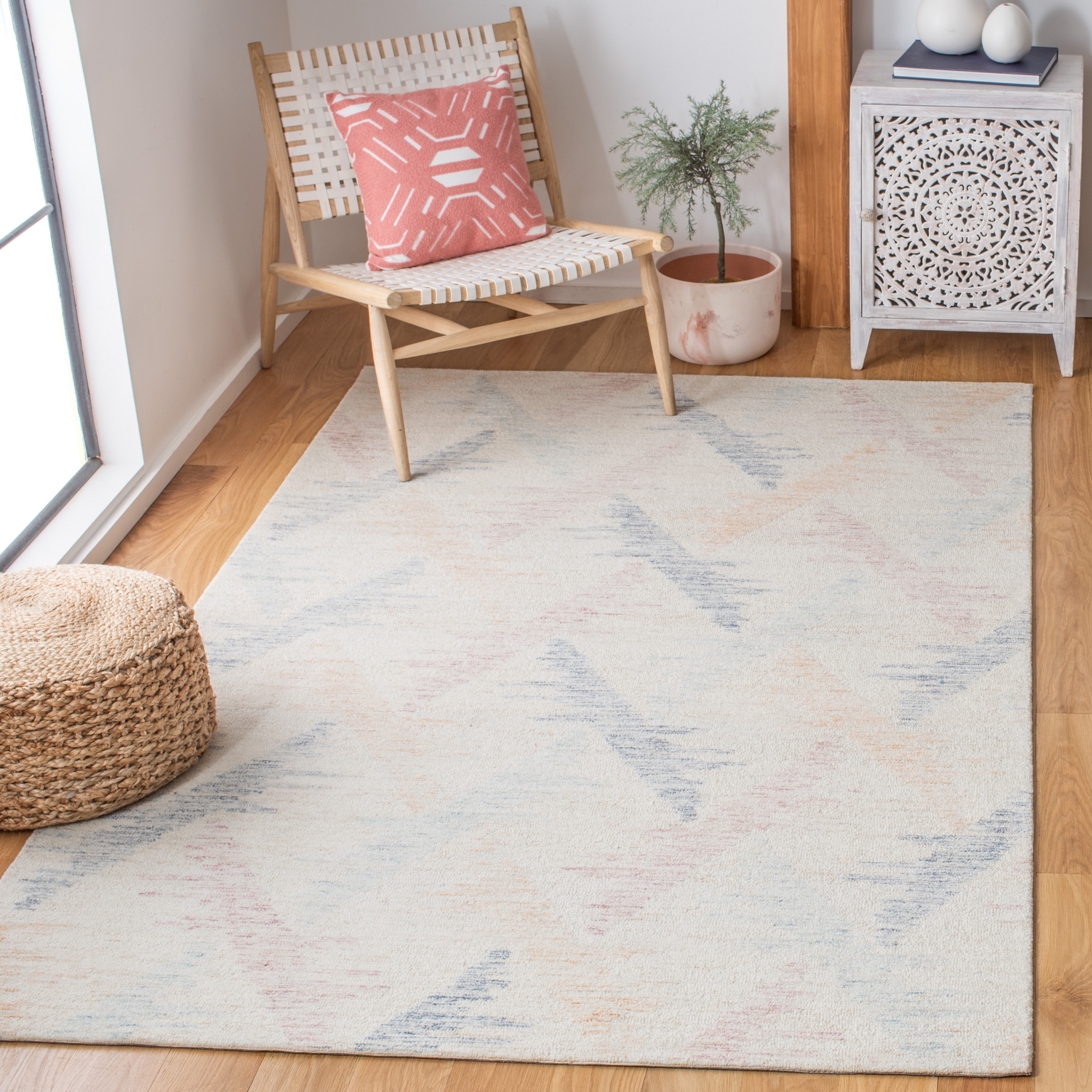 Ivory and Blue Hand-Tufted Wool 4' x 6' Area Rug