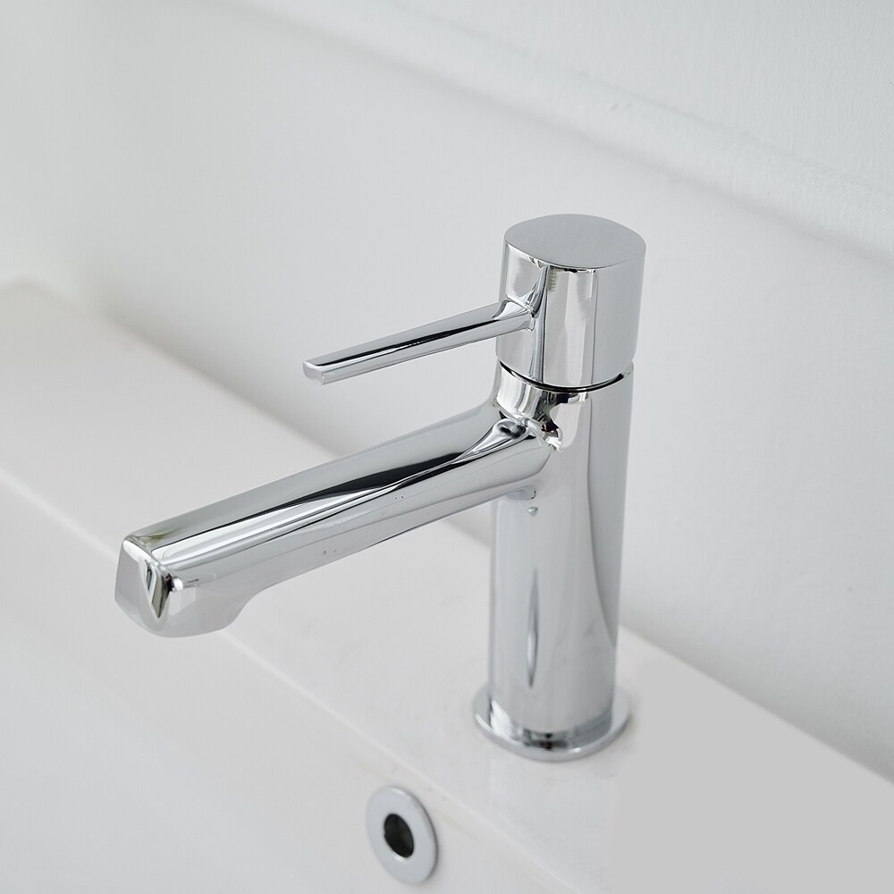 Polished Chrome Single Handle Modern Bathroom Faucet