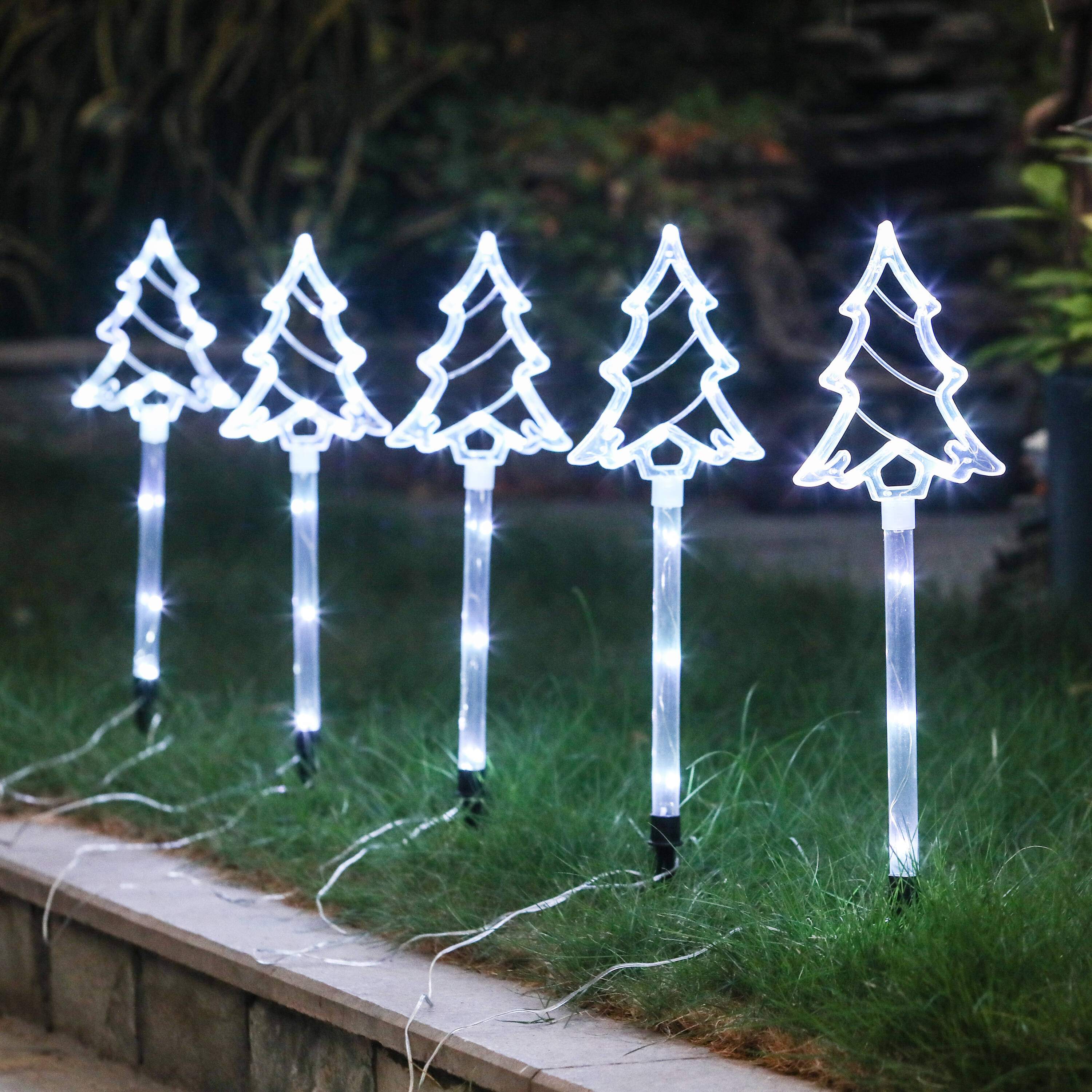 LuxenHome WHHD1418 Outdoor-Christmas-Decor - View #4