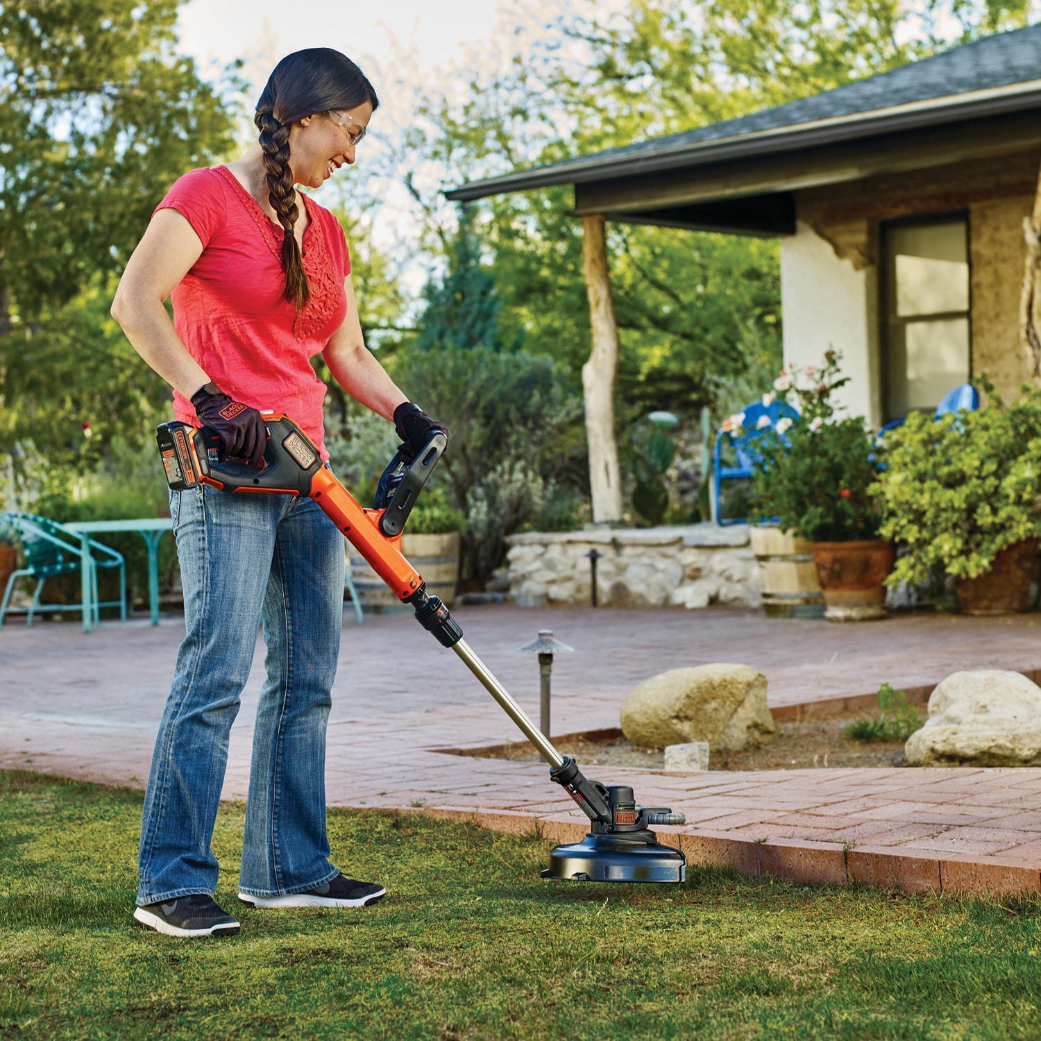 Shop BLACK+DECKER EASYFEED 20-Volt Max 12-in Straight Cordless String  Trimmer With Edger Capable & Grass Hog Replacement Spool at