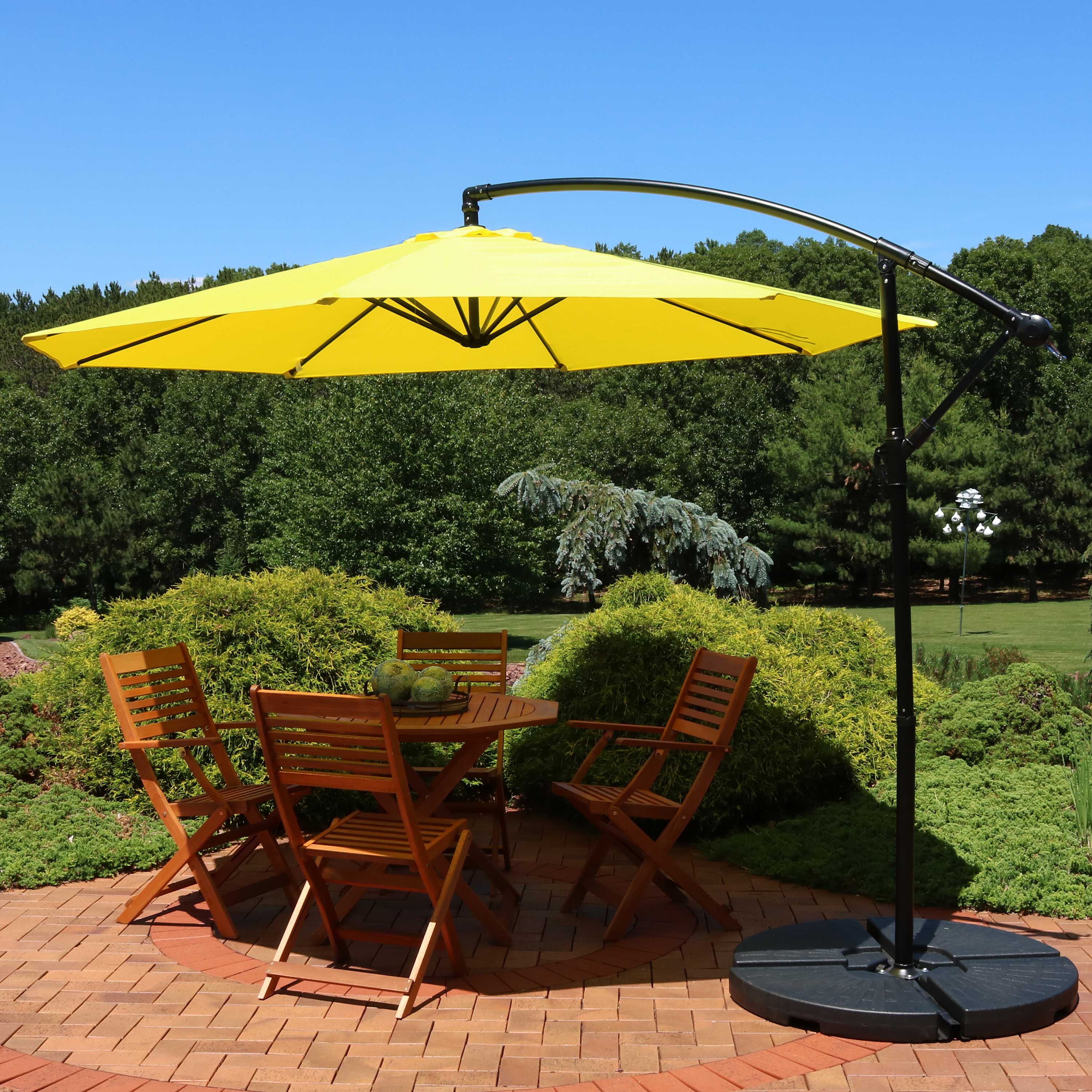 Sunnydaze Decor 9.5 ft Yellow Polyester Offset Patio Umbrella with ...