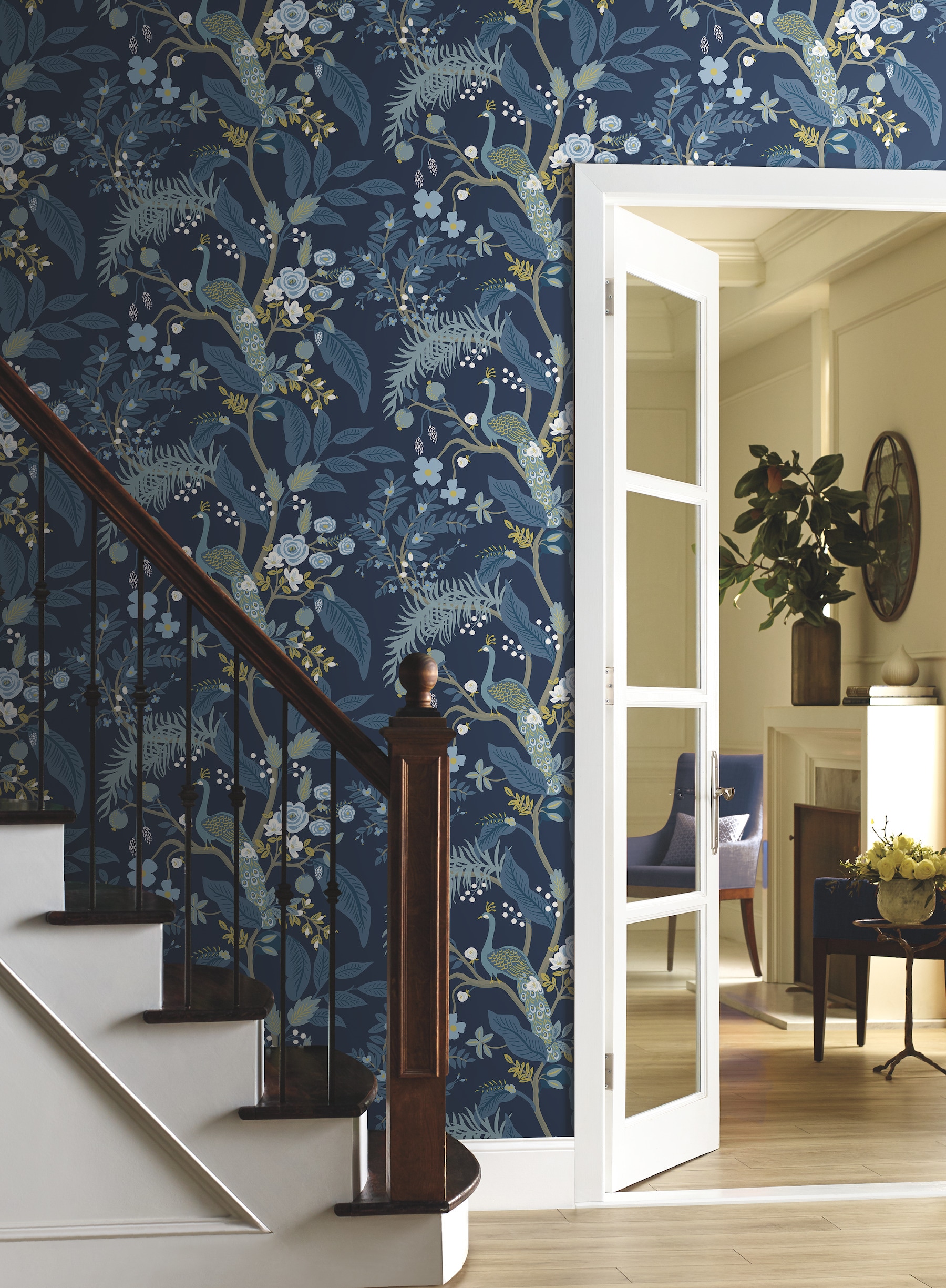 Rifle Paper RI5172 60.8-Sq. Feet Navy Non-woven Animals Unpasted Wallpaper