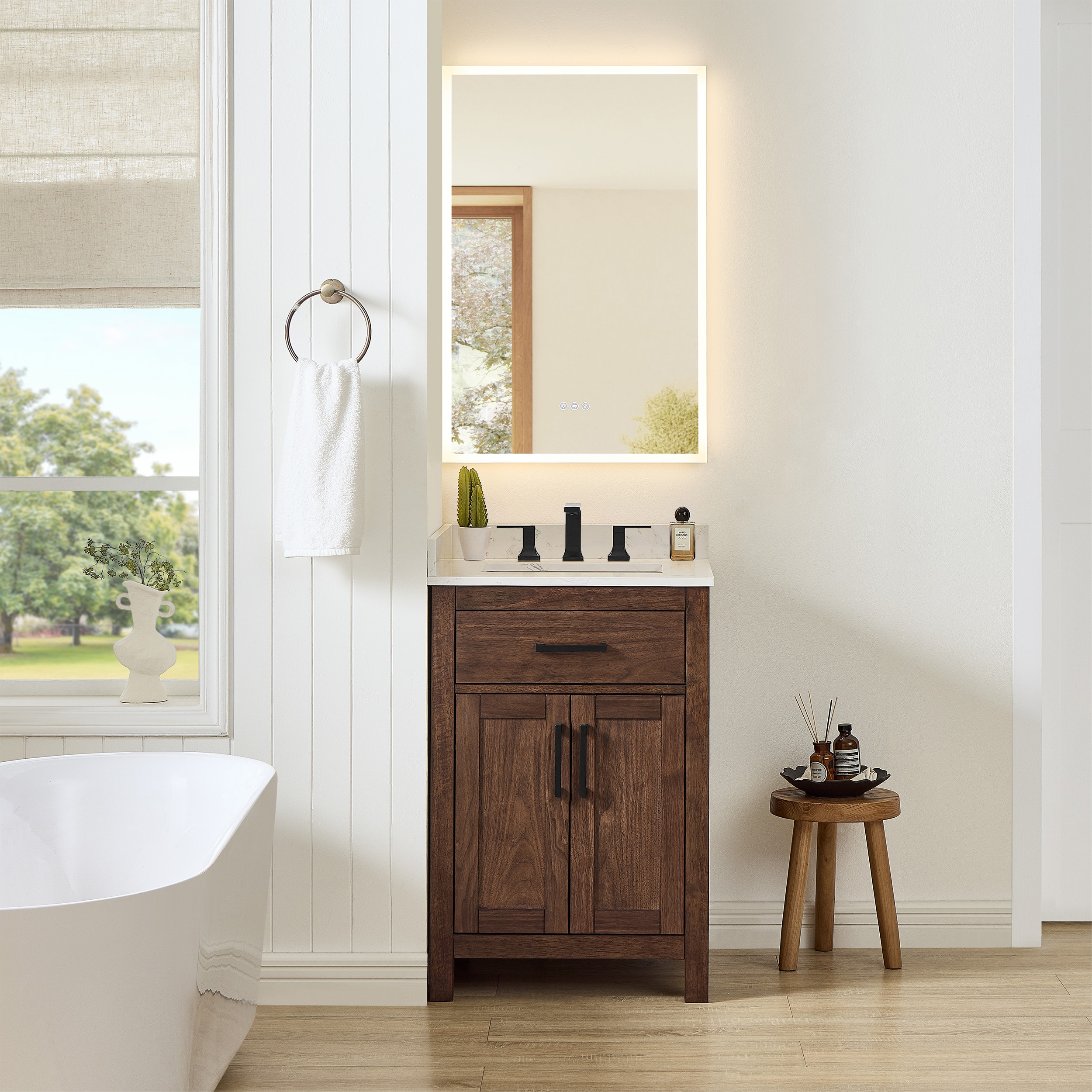 Wyndham Collection Beckett 24-in Dark Walnut with Matte Black Trim Undermount Single Sink Bathroom Vanity with Carrara Cultured Marble Cultured Marble Top