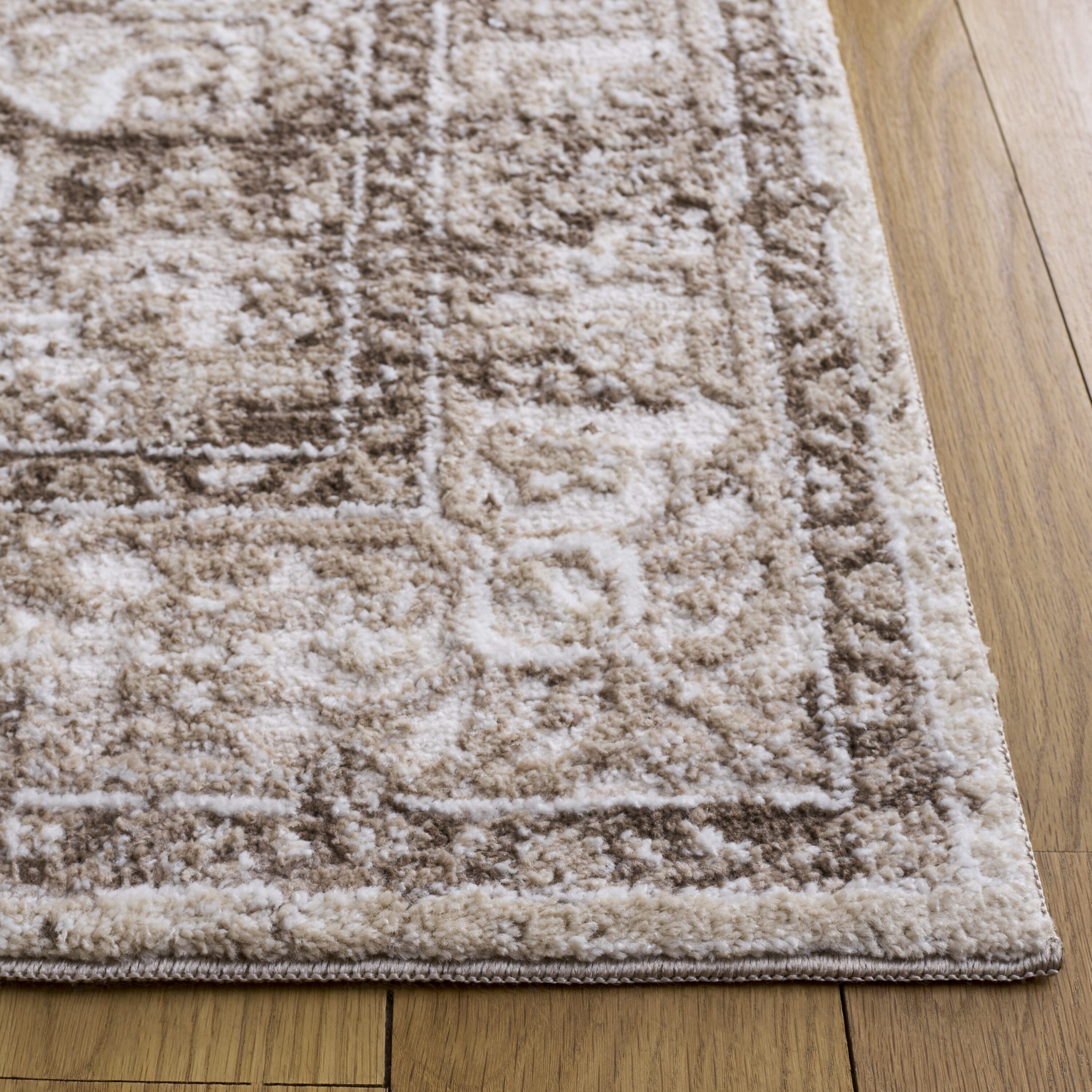 Safavieh LUA318T-5 rugs - View #3