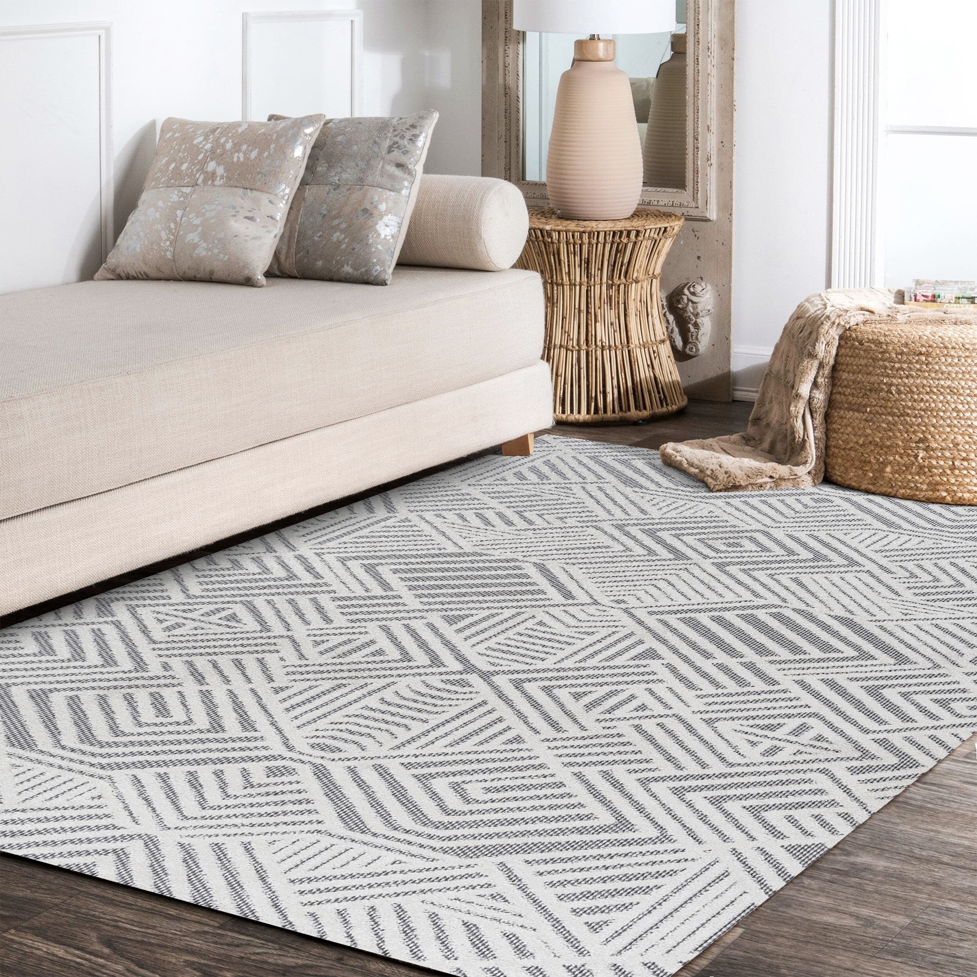 Jordan Ivory Geometric Synthetic 3'x5' Indoor/Outdoor Rug