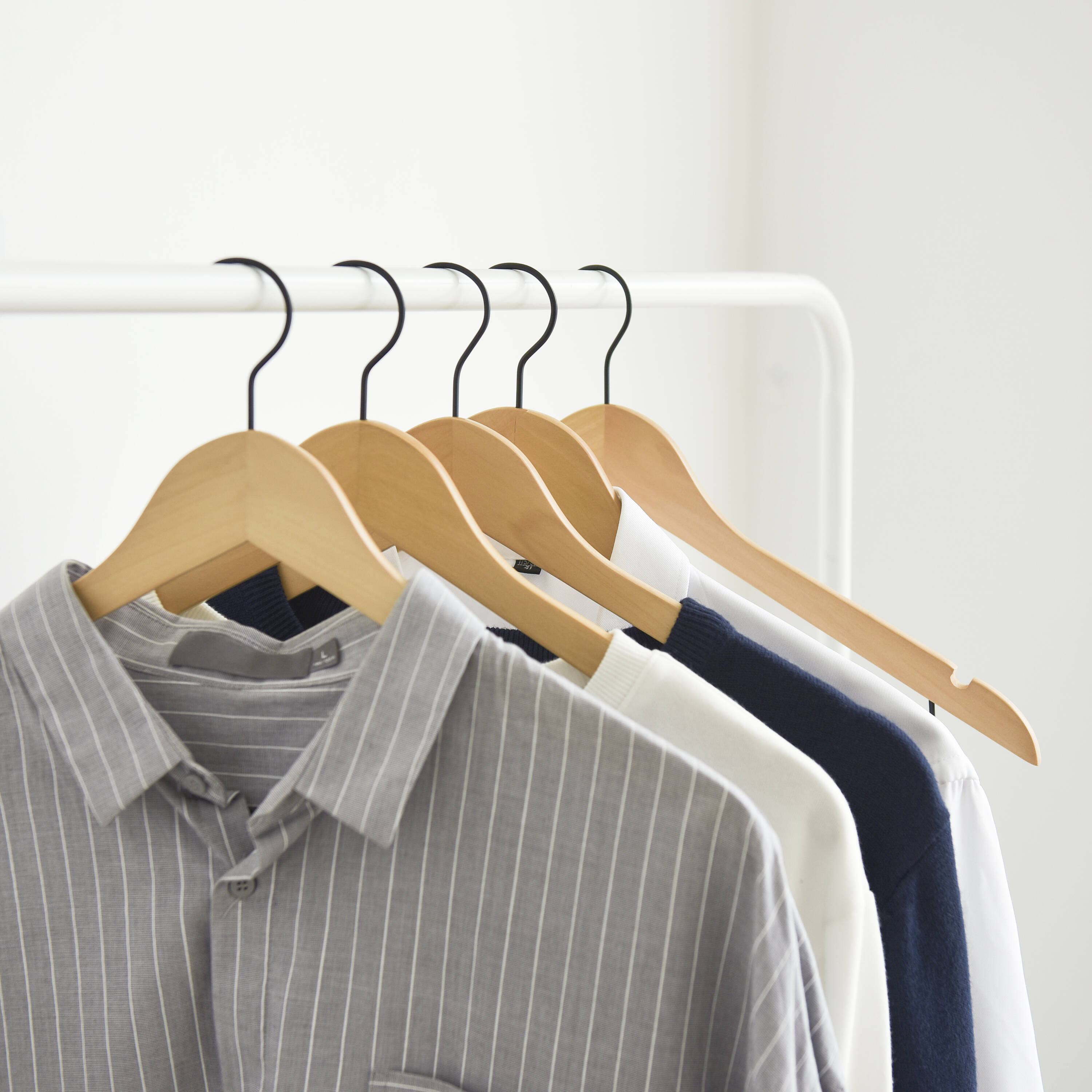 Style Selections Wood hanger 10-Pack Wood Clothing Hanger (Natural) in the  Hangers department at