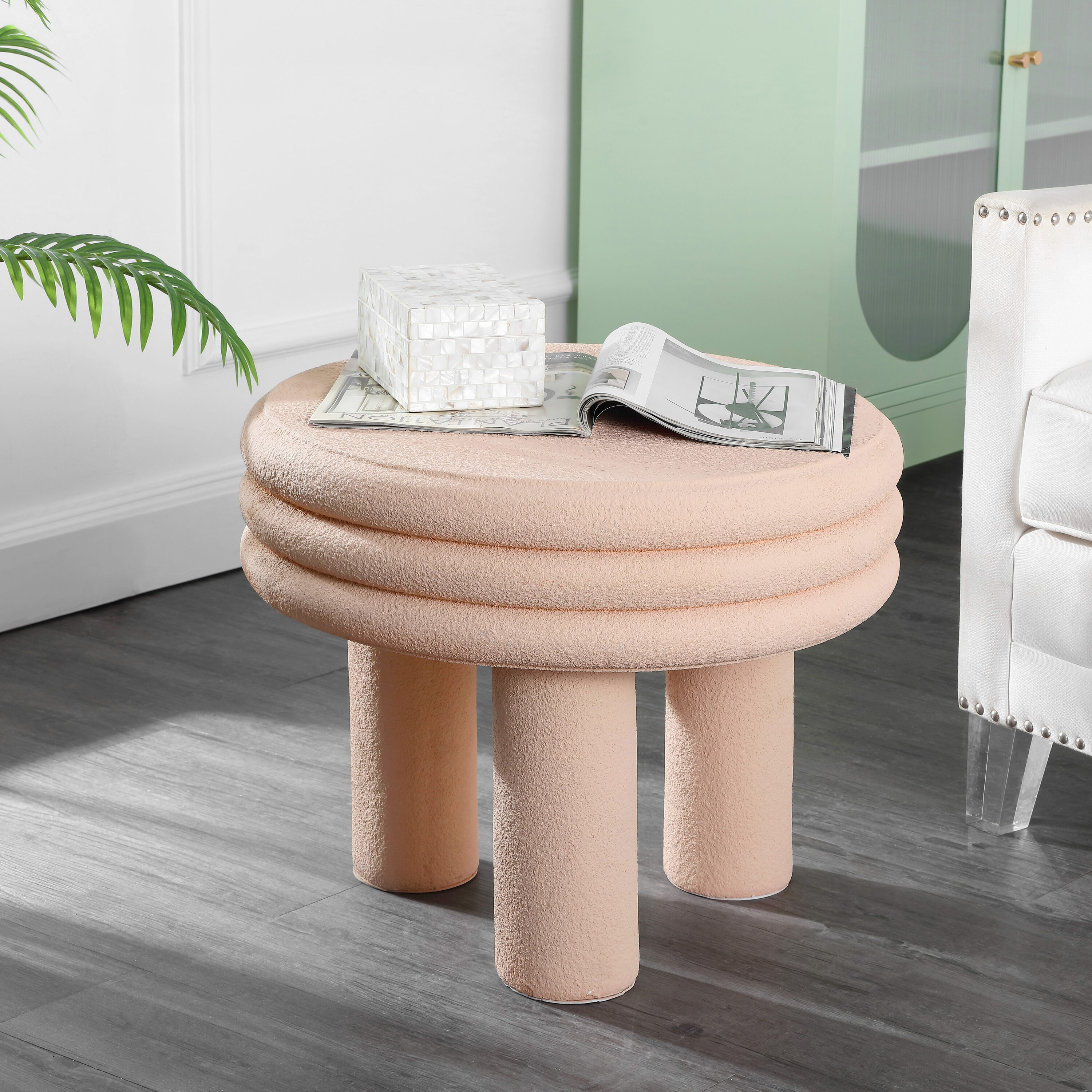 JONATHAN  Y TBL1106B Rashida Contemporary Minimalist Curvy Round Outdoor End Table 21.75-in W x 21.75-in L
