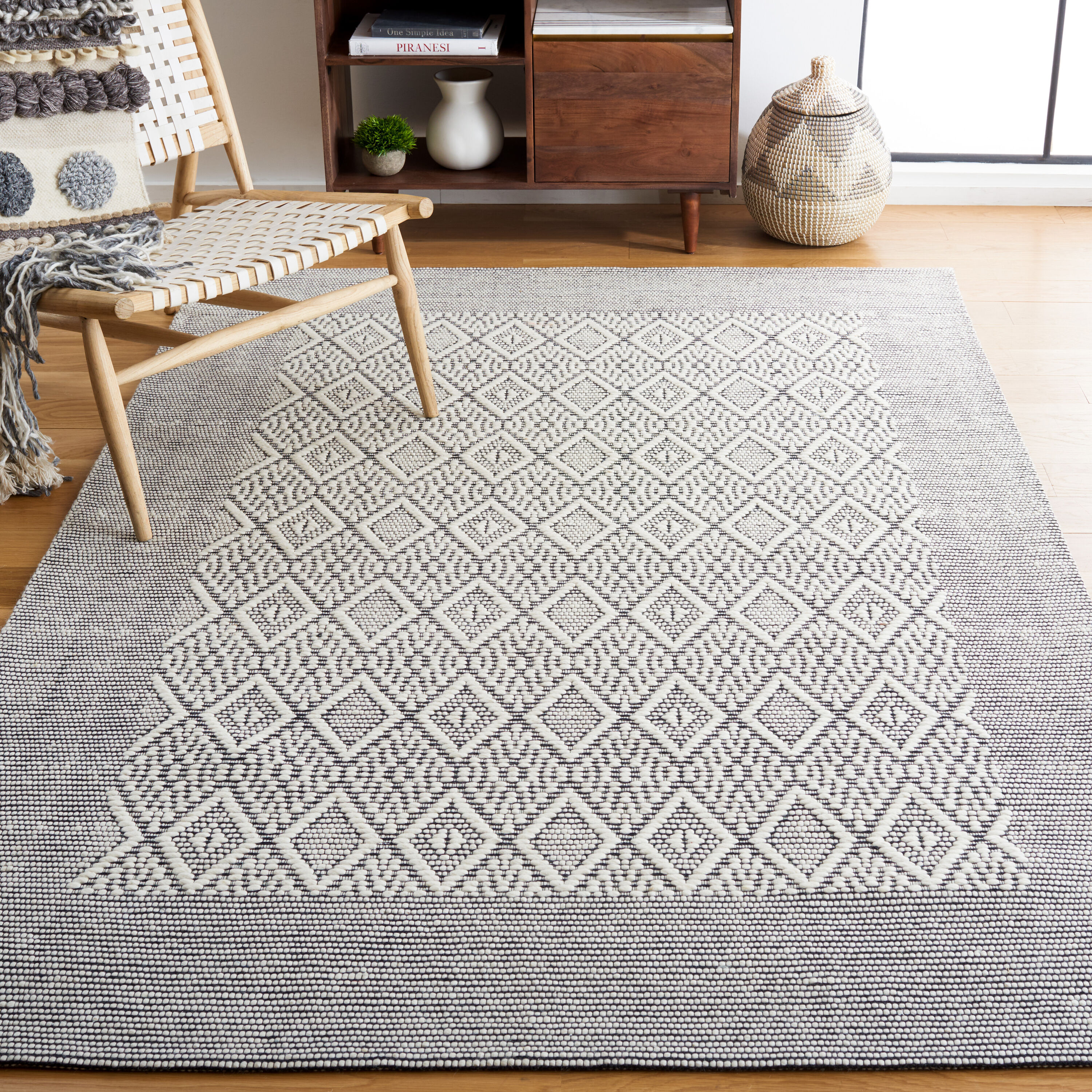  Vermont 155 Ivory/Black Contemporary 5ft x 8ft Medium Rectangle Rug