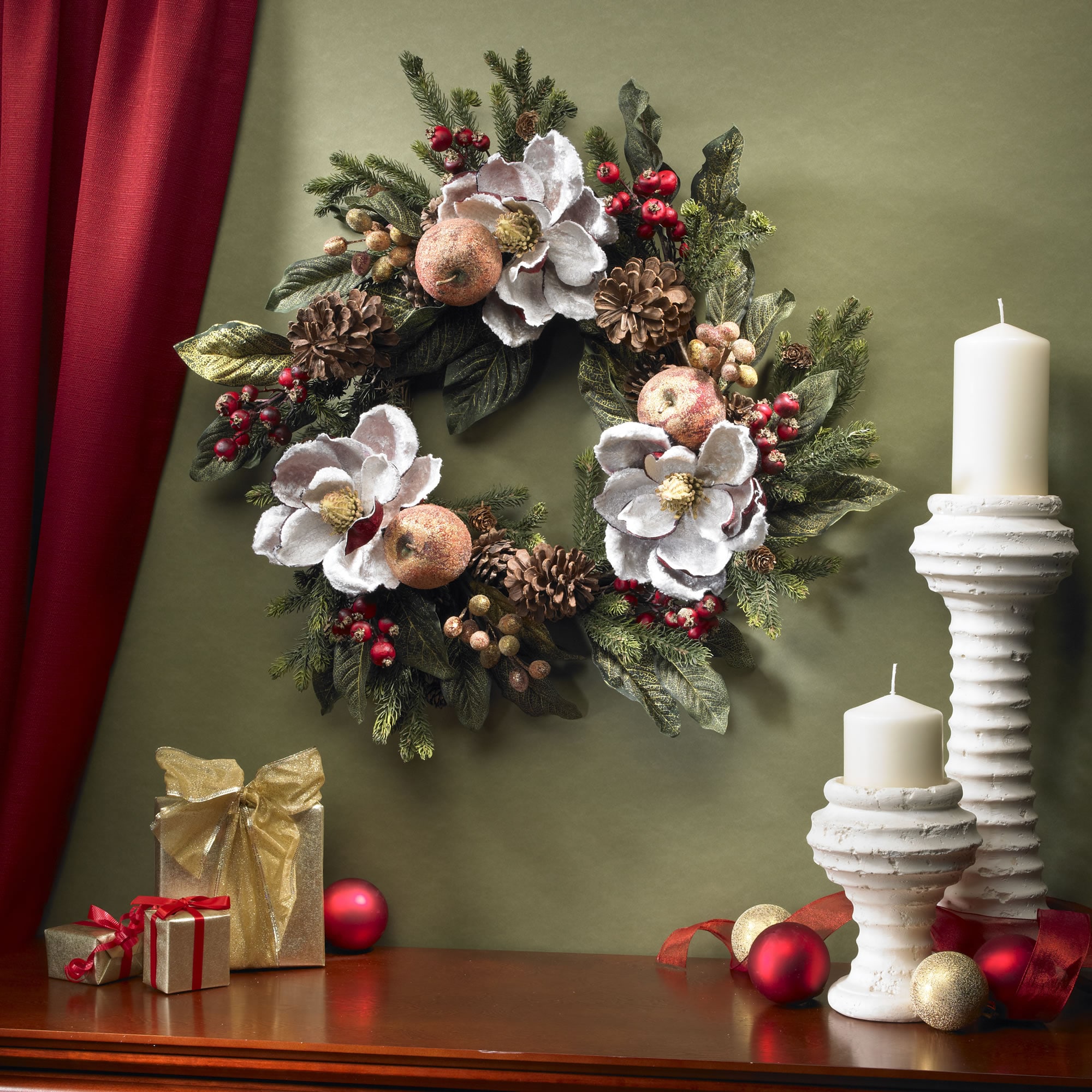 Magnolia Elegance 18" Pinecone & Berry Artificial Wreath