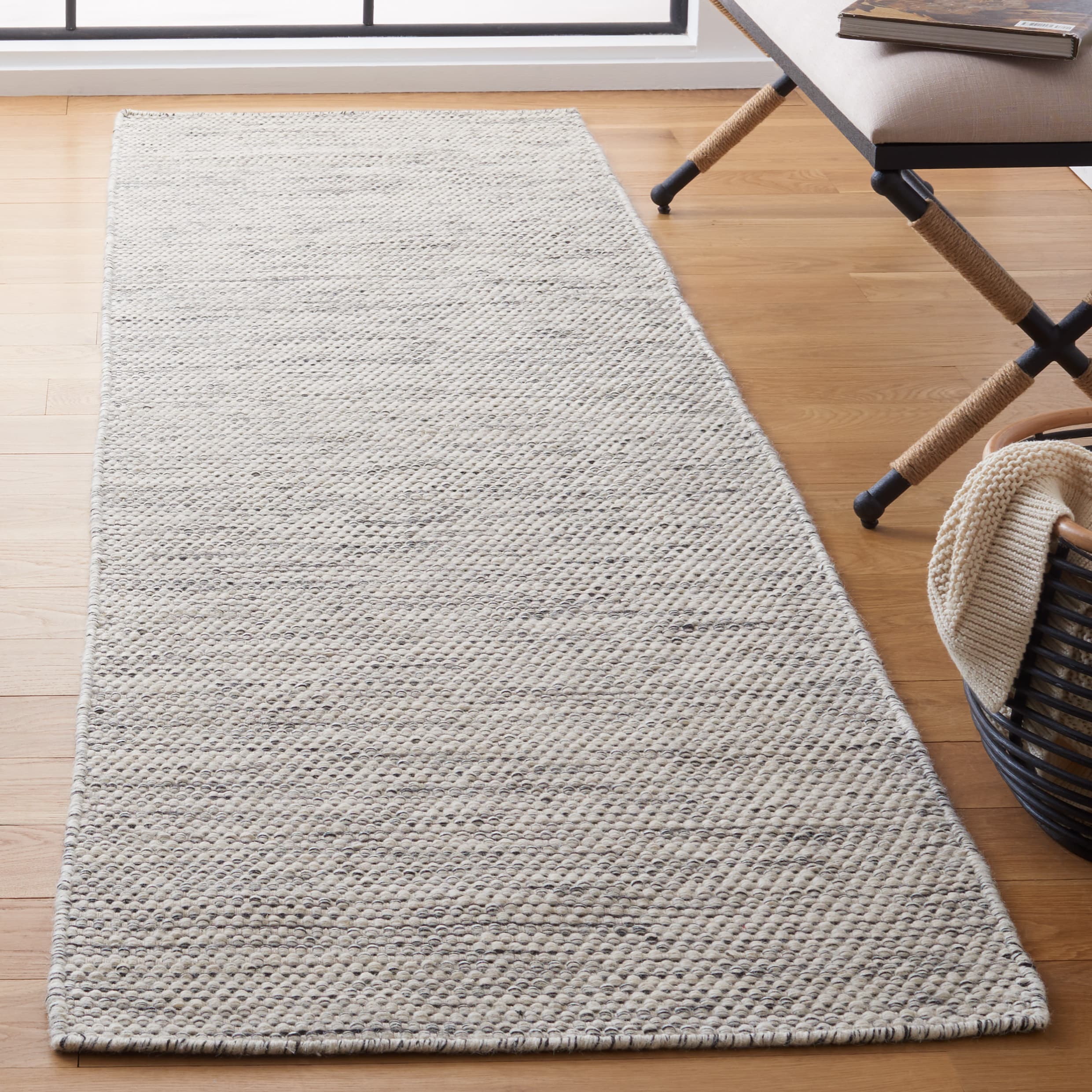  Natura 975 Ivory/Black Solid / Tonal 2ft-3in x 9ft Runner Rug