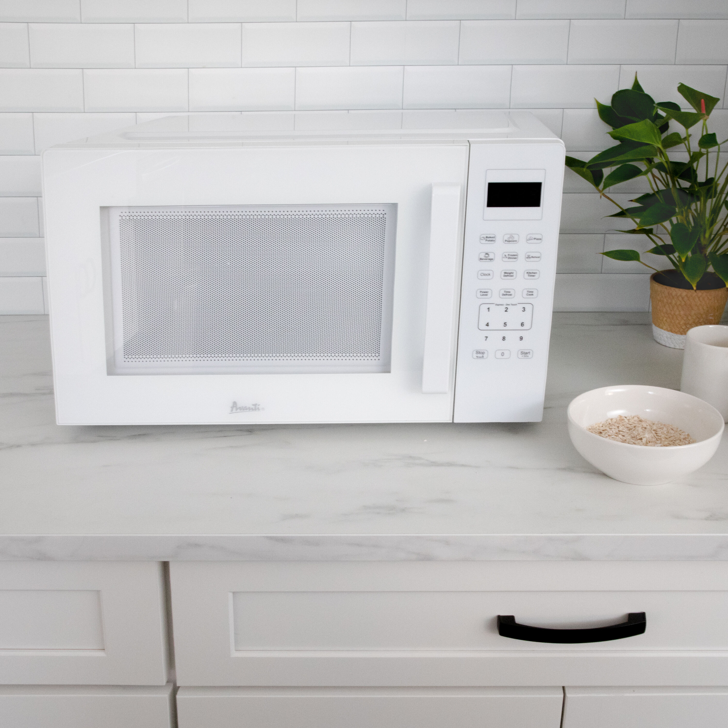 Avanti 1.5 cu ft White Countertop Microwave with Timer