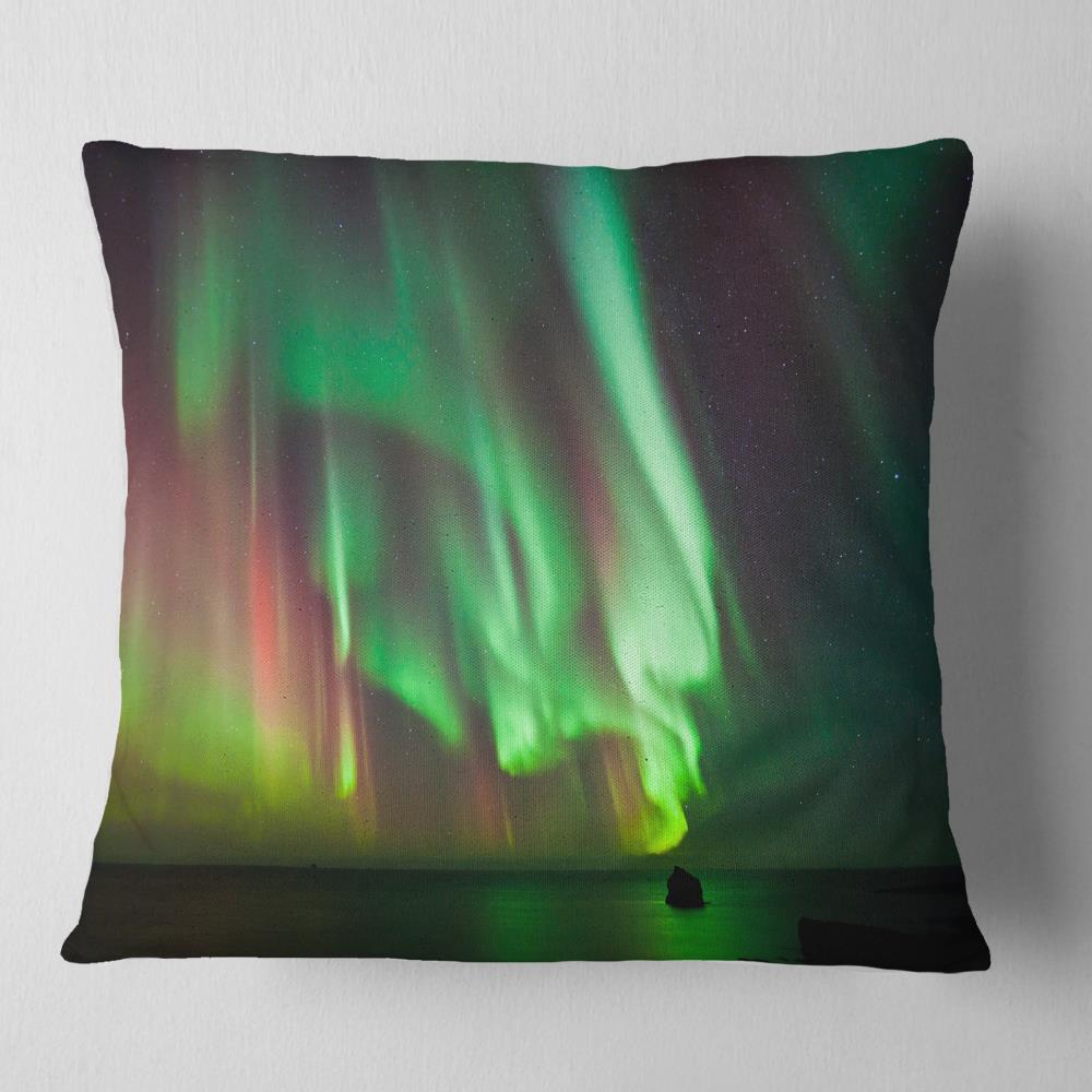 Designart CU14062-18-18 18-in x 18-in Green Indoor Decorative Pillow