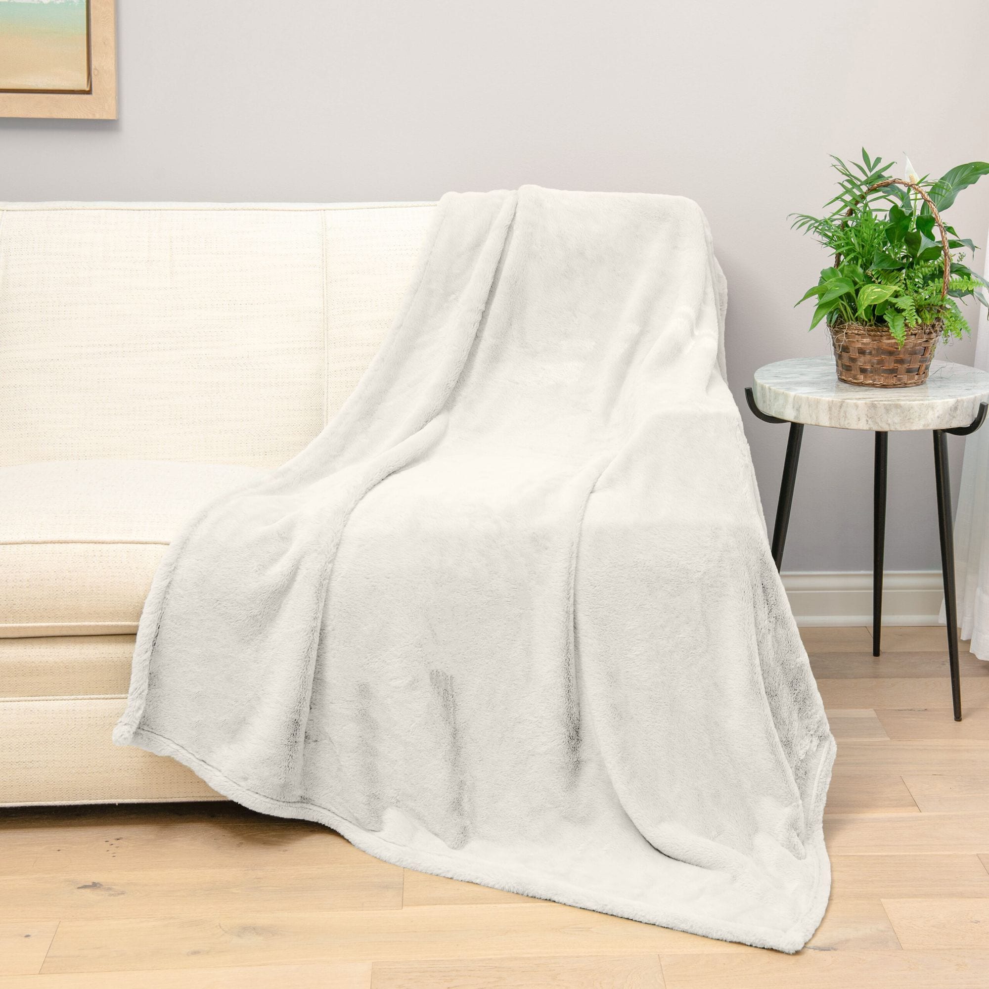 Northwest HGTV Super Luxe Faux Fur Throw Blanket Snowbound 50 x 70 inches