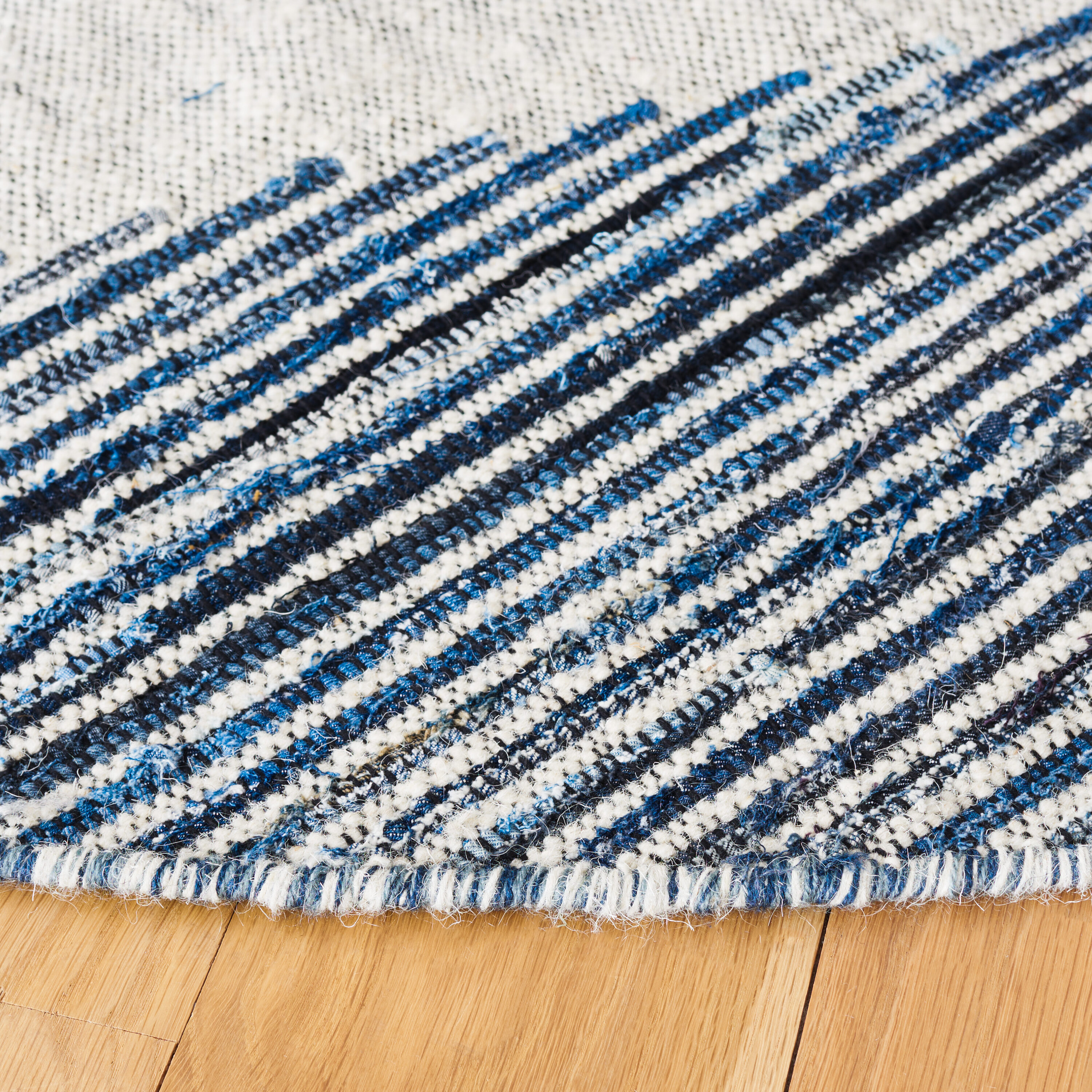 Safavieh KLM309L-6R rugs - View #3